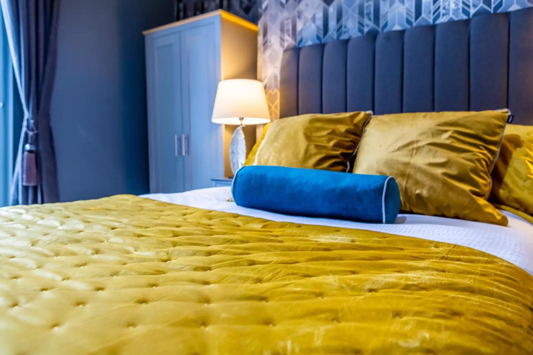 Bedroom, Bed in Comfy-Stays - Lower Ocean Road