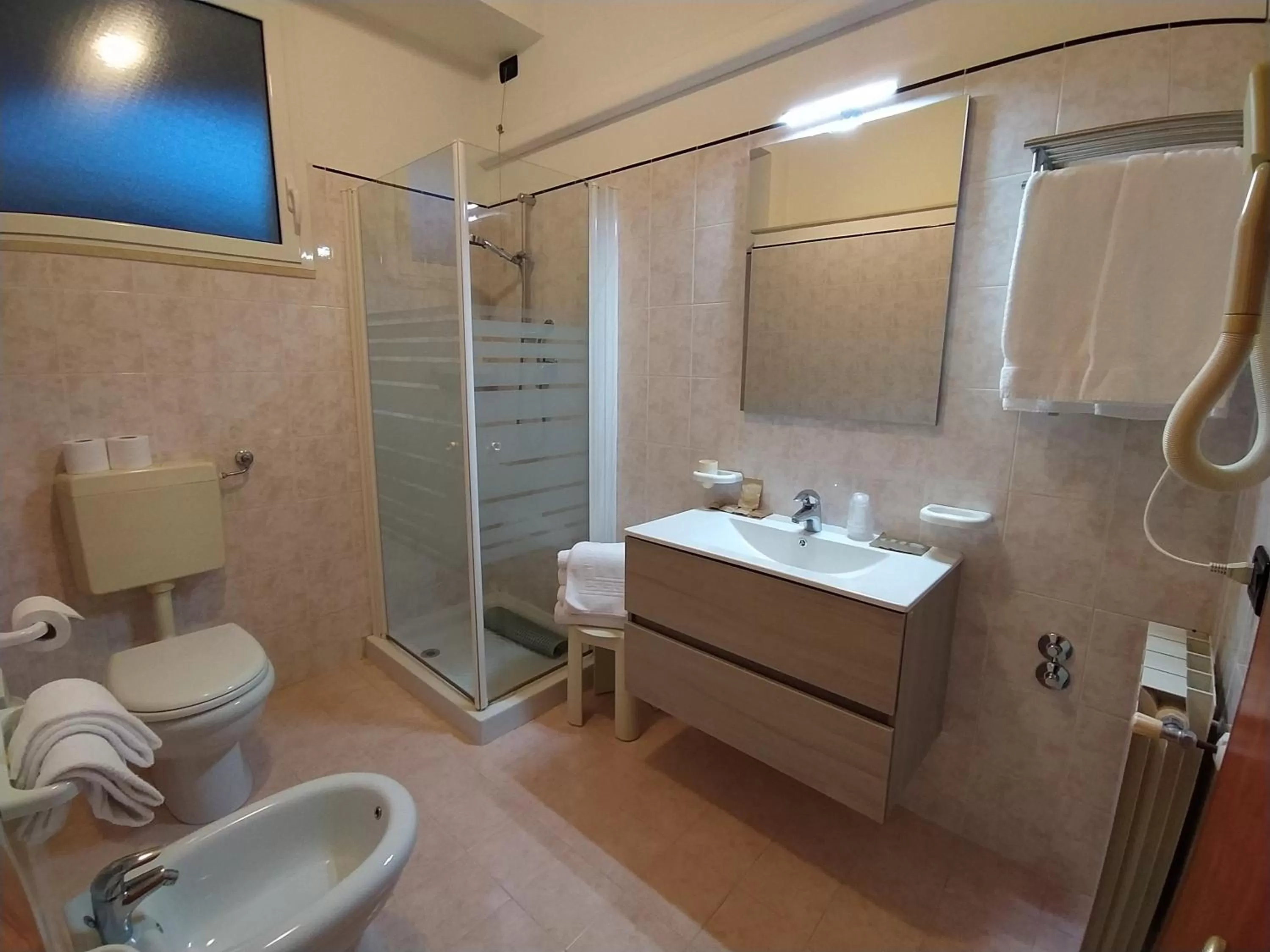 Shower in Hotel Monica