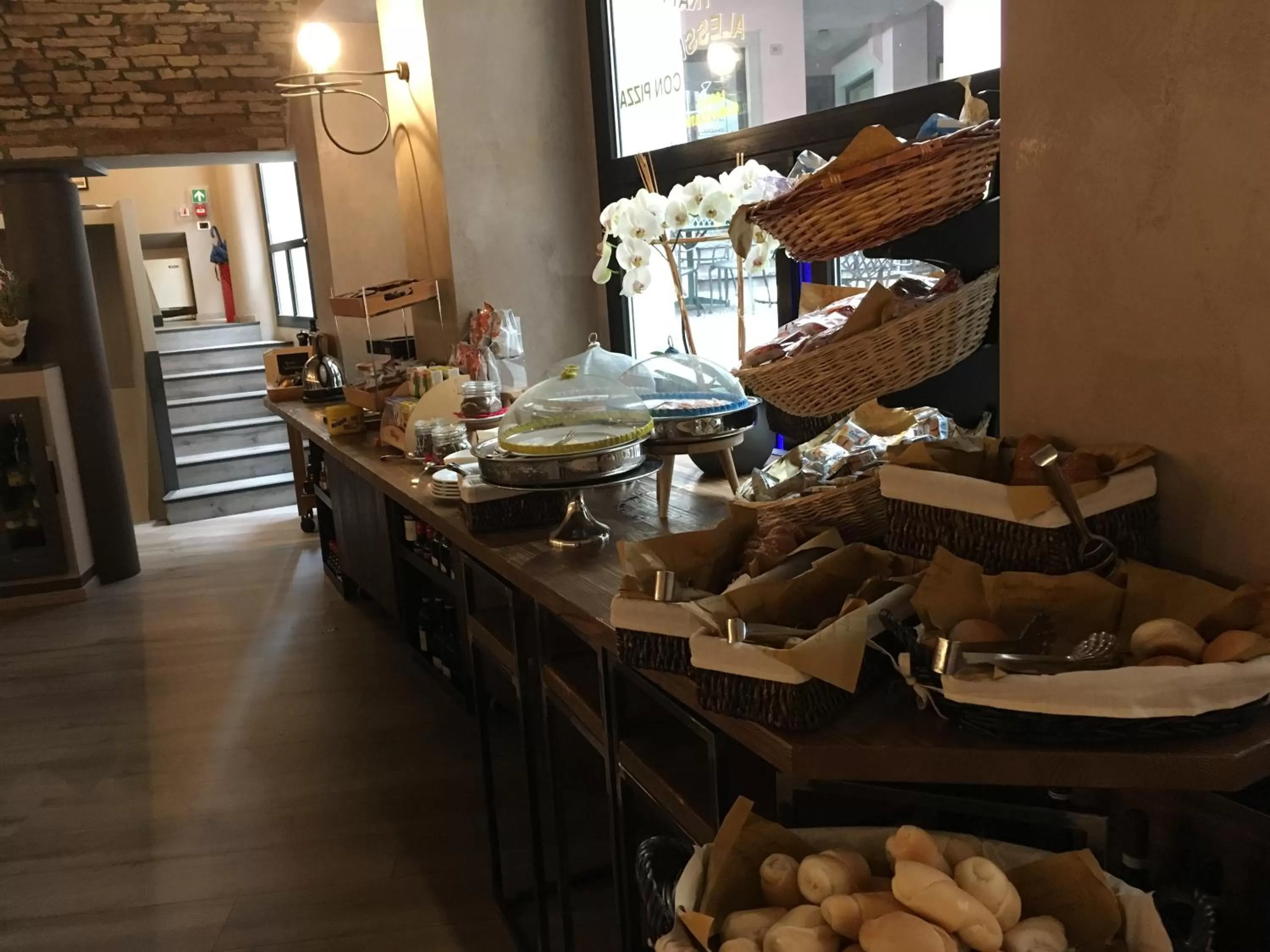 Restaurant/places to eat in Alessi Hotel Trattoria