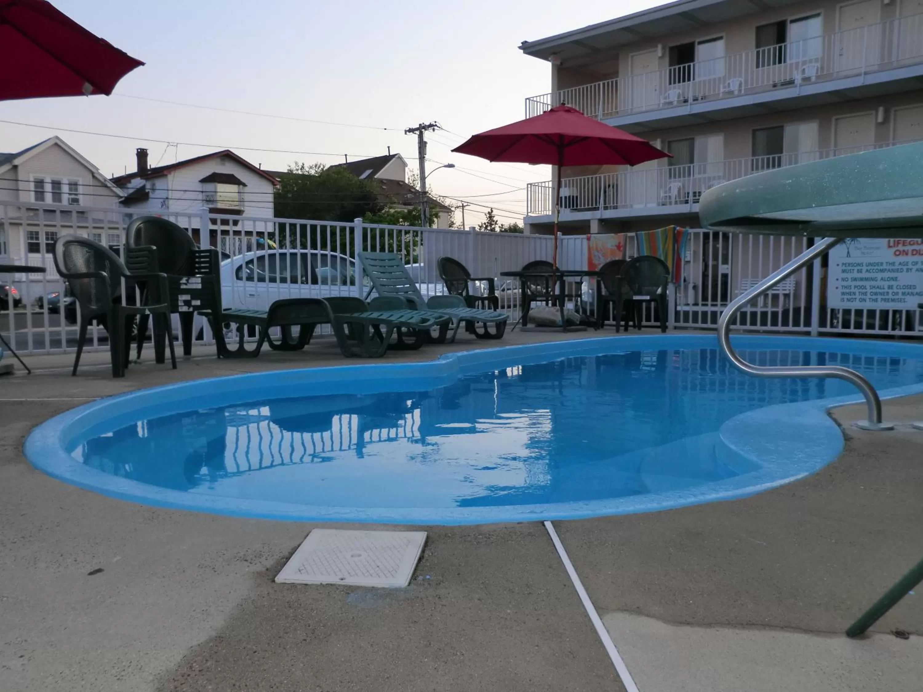 Swimming pool in Bay Breeze Motel