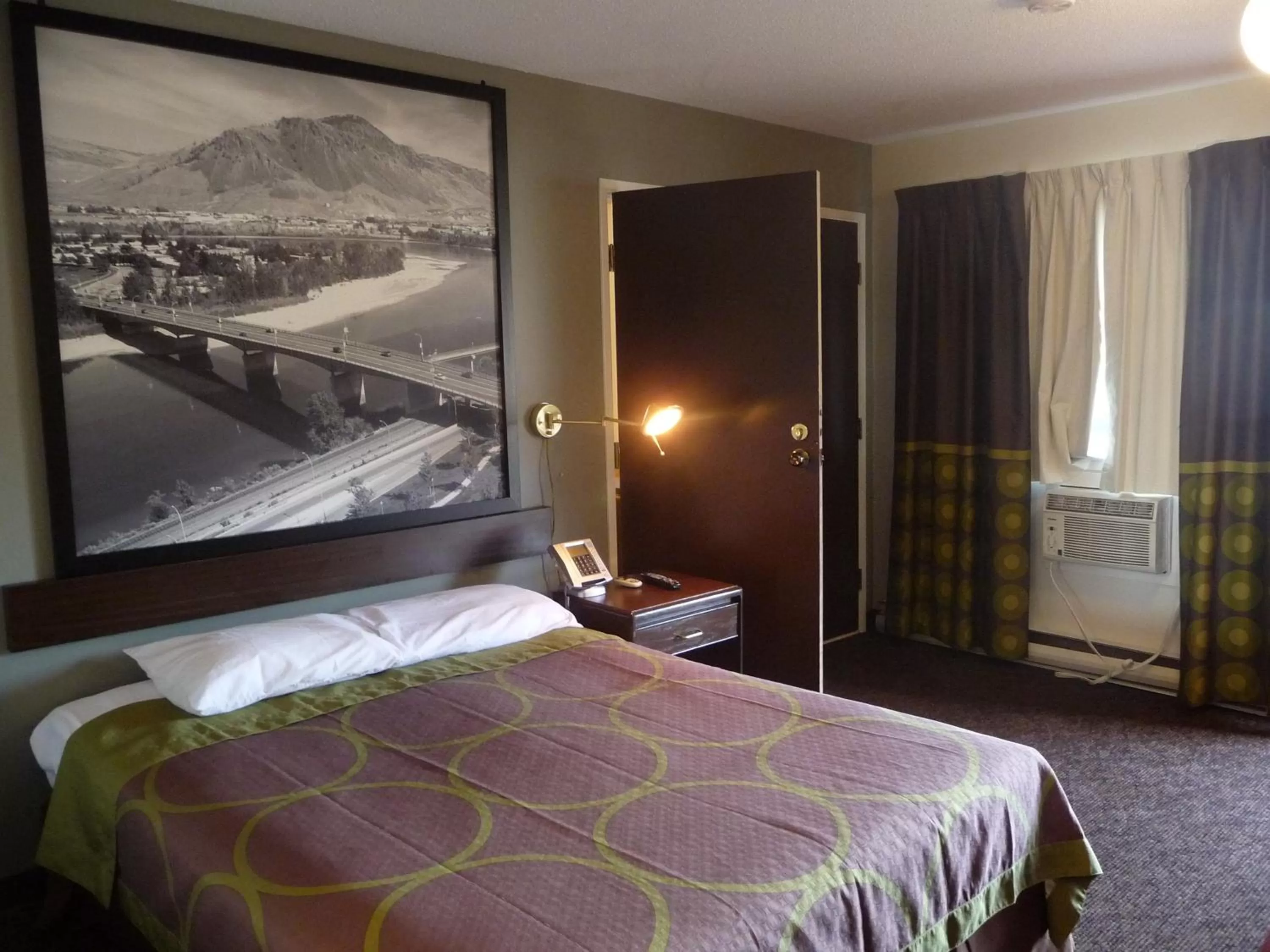 Bed in Super 8 by Wyndham Kamloops East