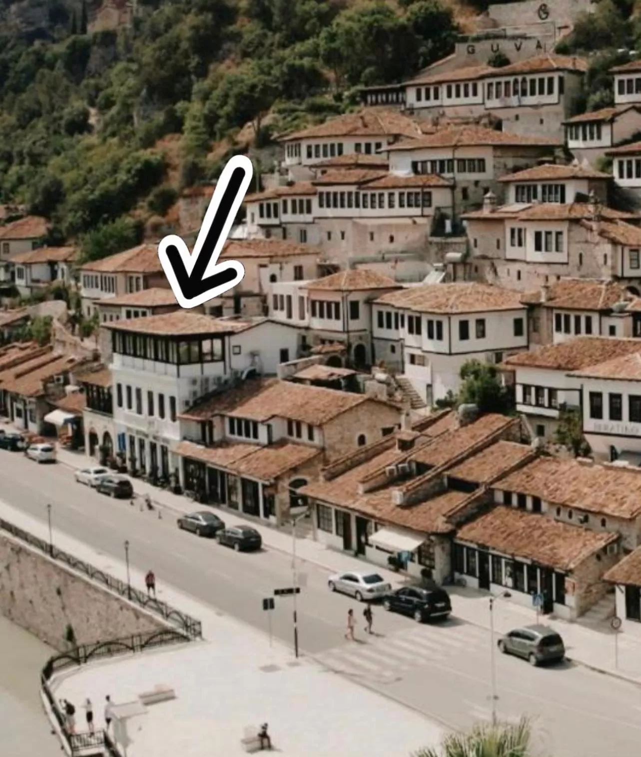 Bird's-eye View in White House Berat