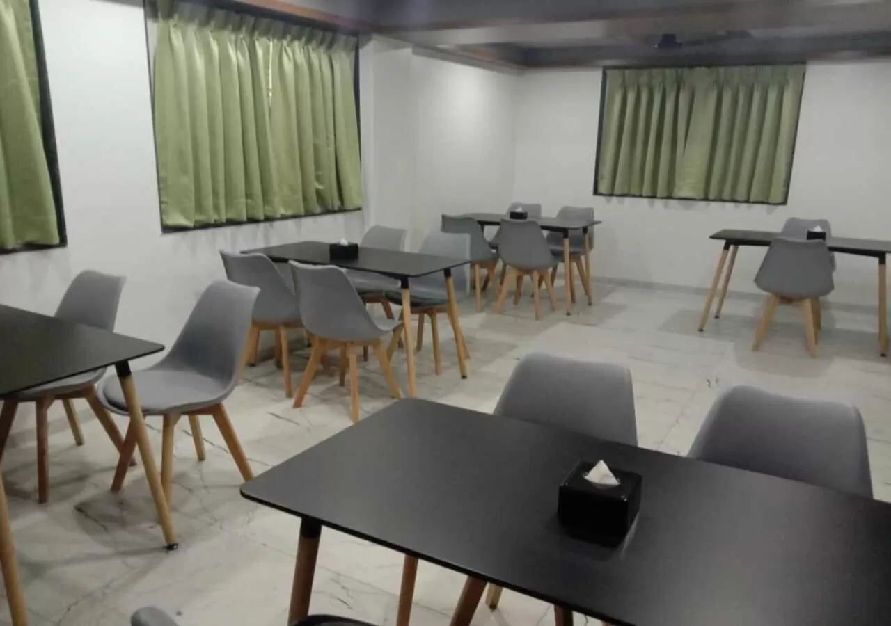 Restaurant/places to eat in Sharman Suites