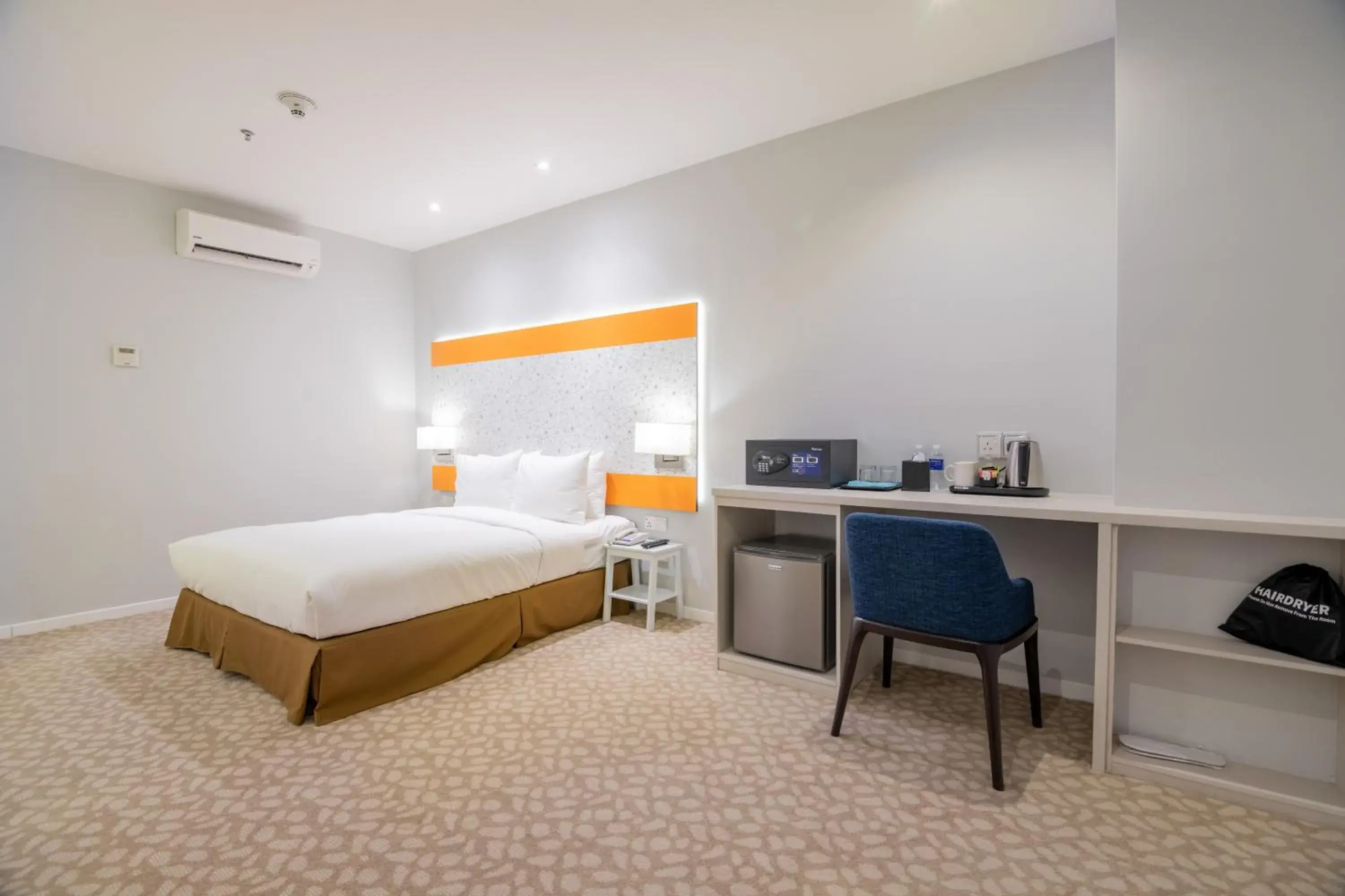Standard Queen Room - single occupancy - Accessible with Free Breakfast in Holiday Inn Express & Suites Johor Bahru by IHG Standard Queen Room - single occupancy - Accessible with Free Breakfast in Holiday Inn Express & Suites Johor Bahru by IHG