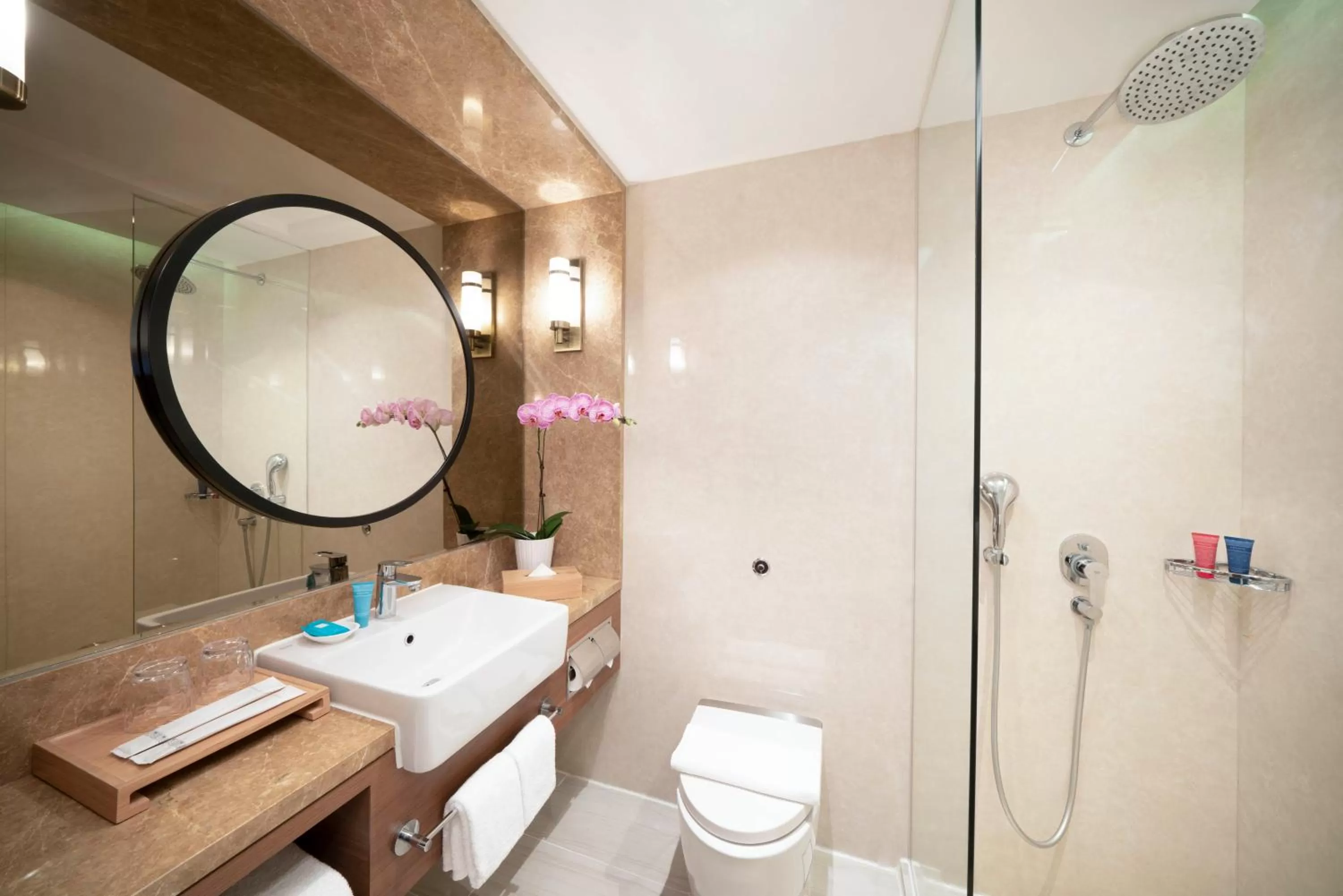 Shower in Orchard Rendezvous Hotel by Far East Hospitality