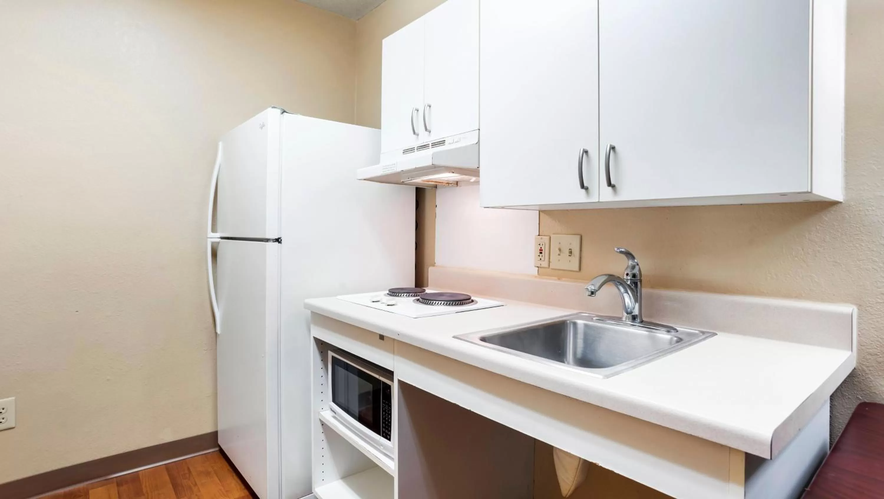Kitchen or kitchenette in Home 1 Suites Extended Stay