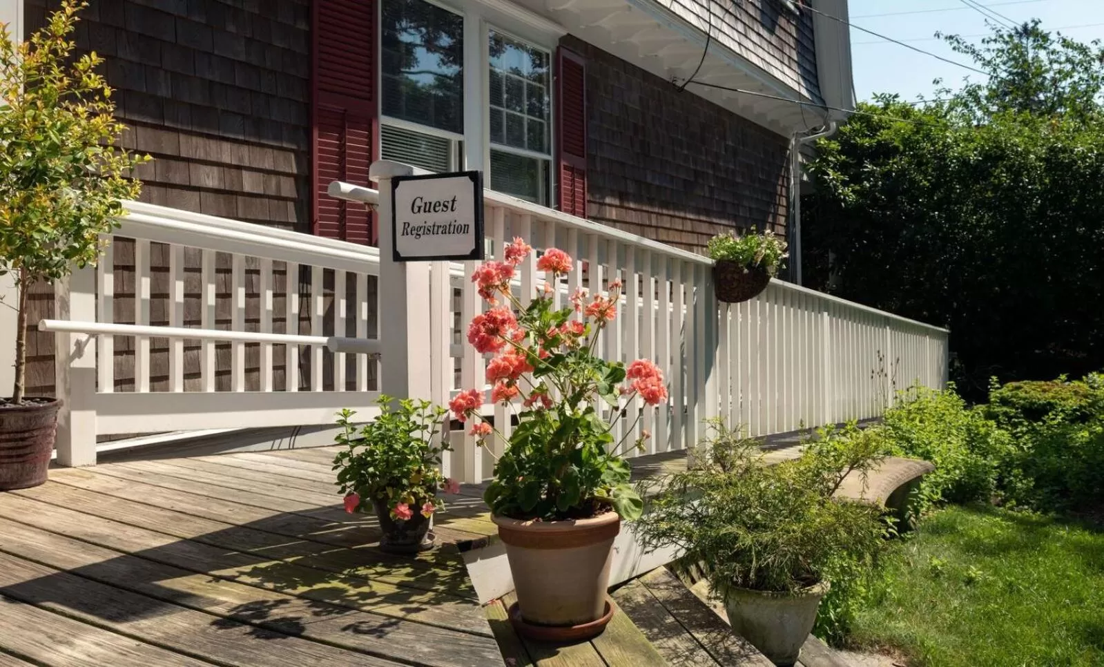 Facade/entrance in Palmer House Inn