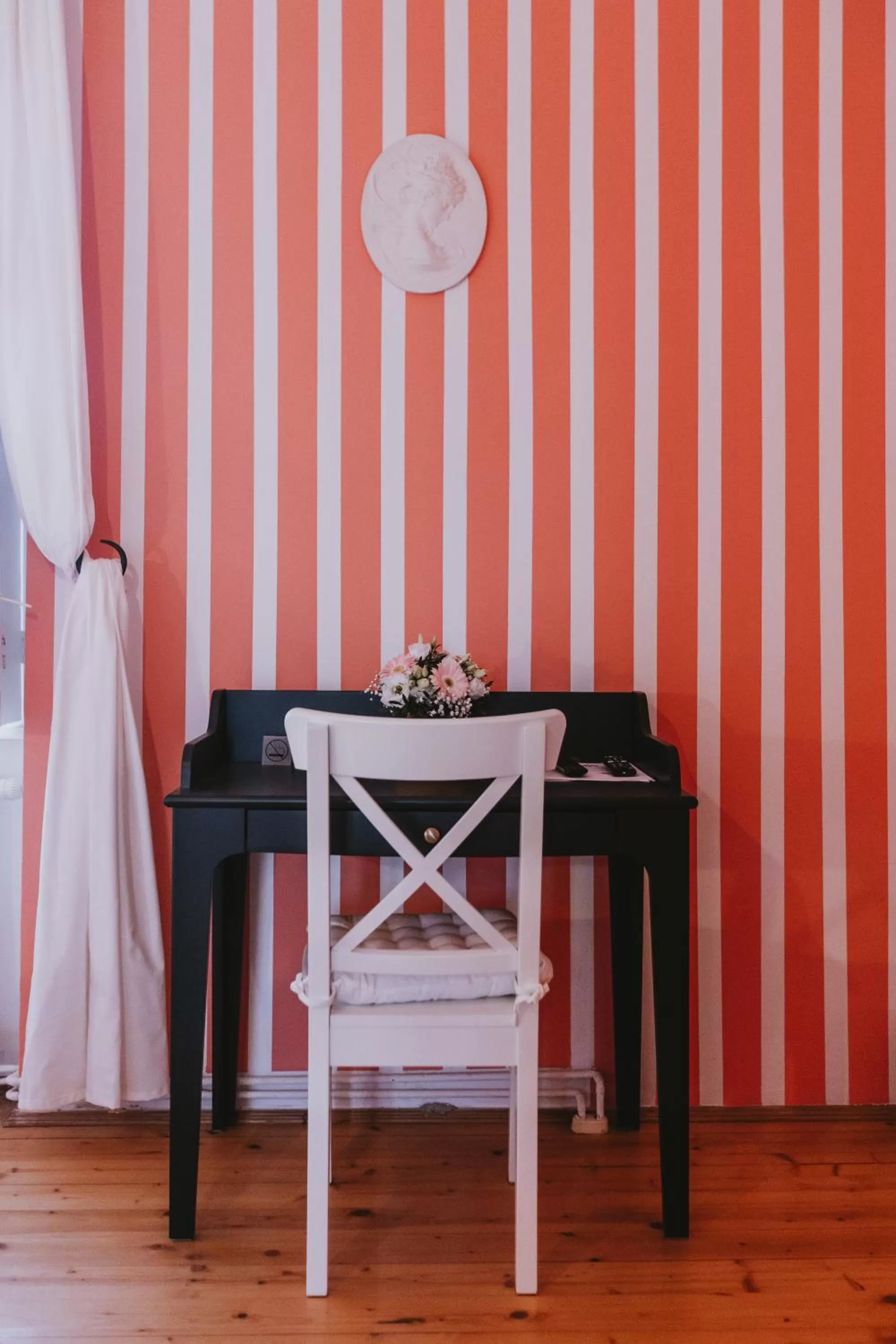 Seating area, Dining Area in Villa Mimi