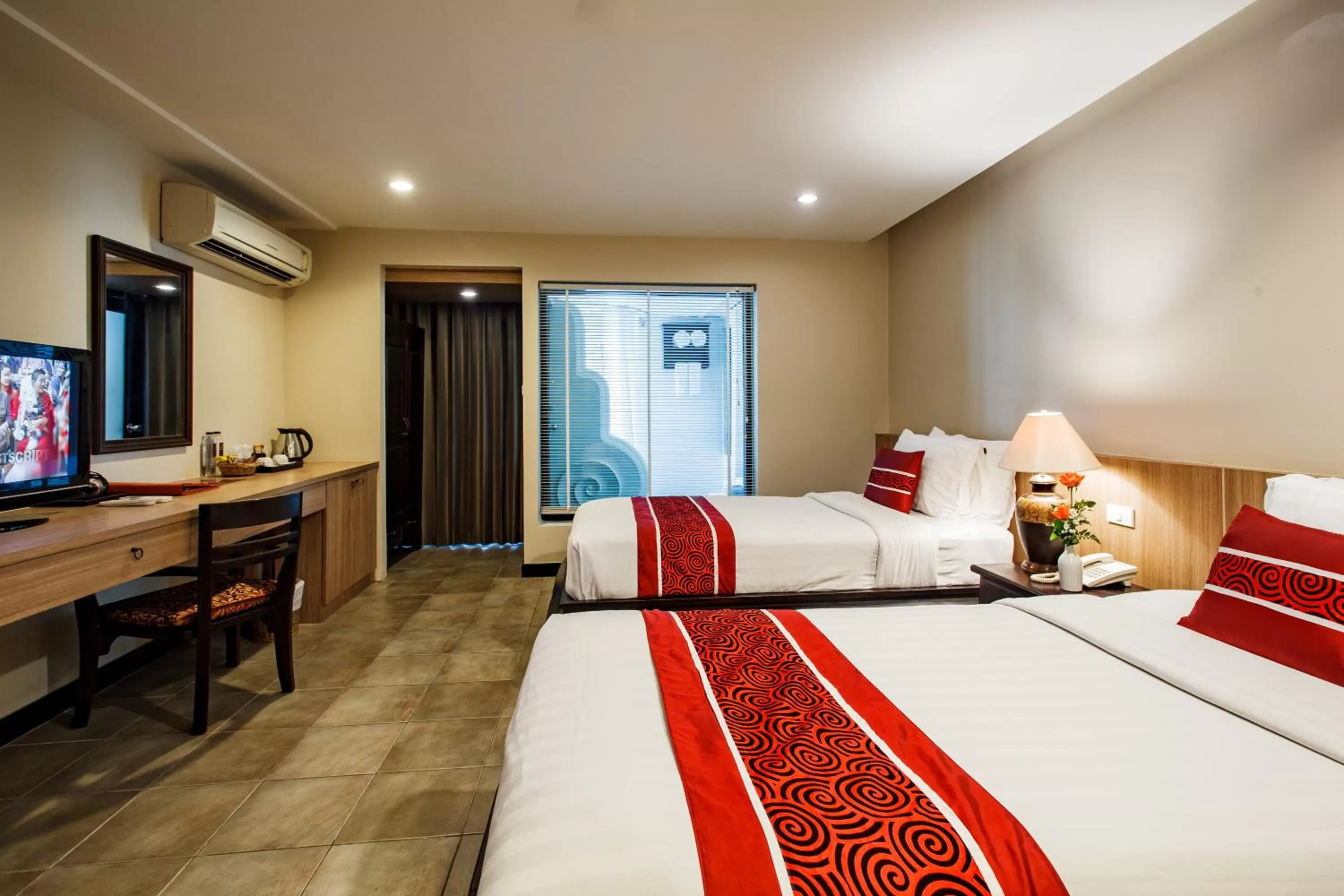 Bed in Raming Lodge Hotel