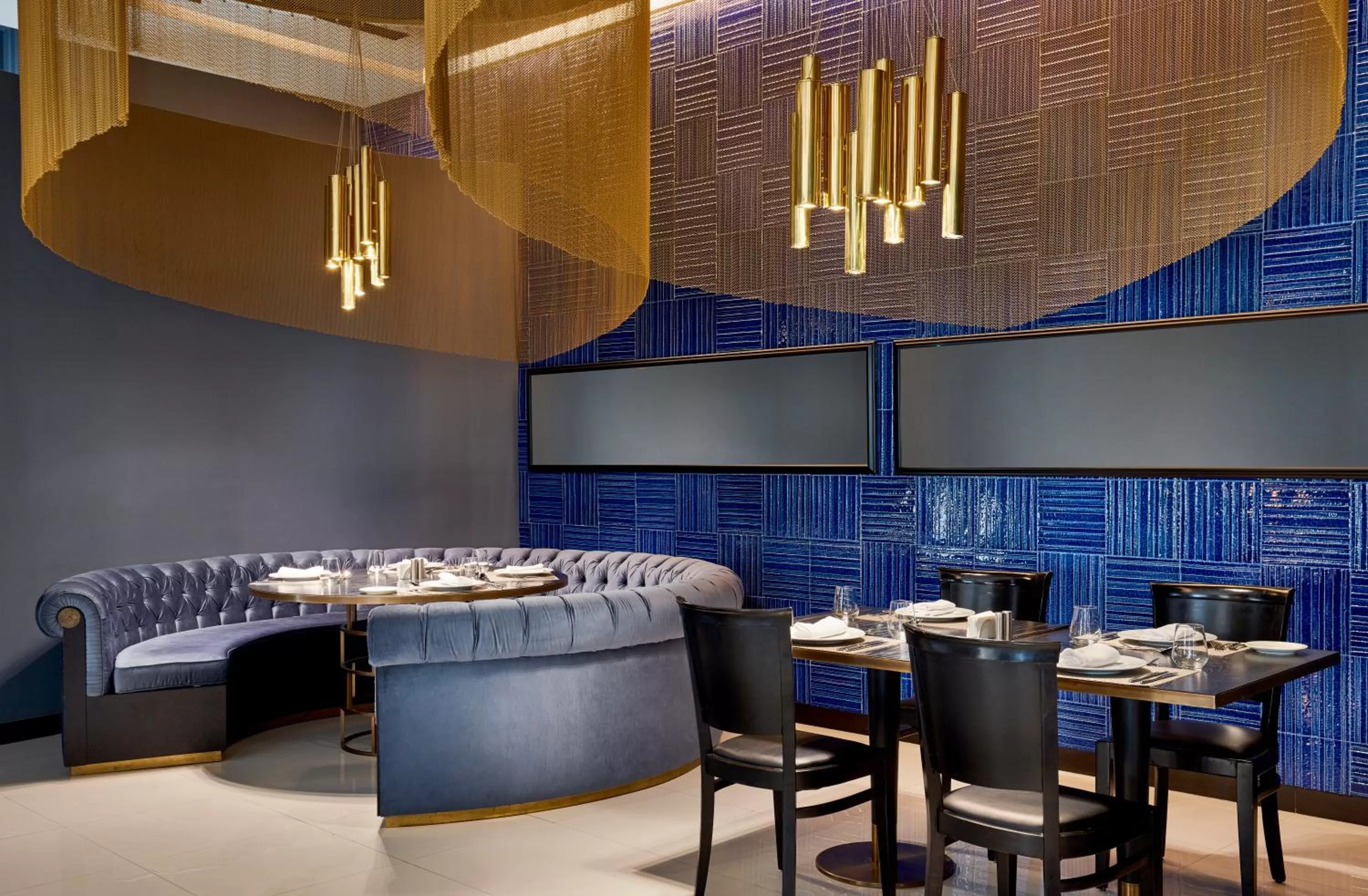 Restaurant/places to eat in Best Plaza West Bay Hotel