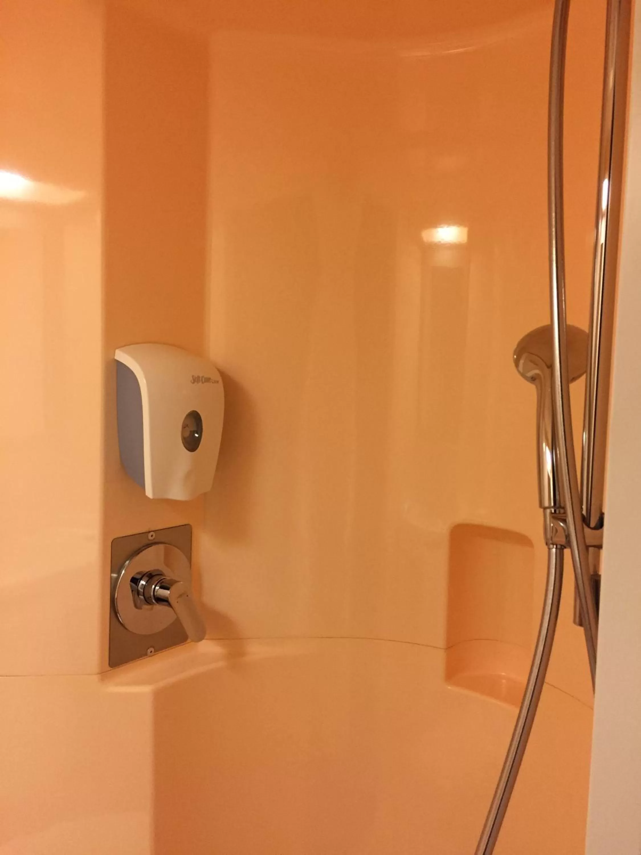 Shower in Premiere Classe Toulouse Sud - Portet