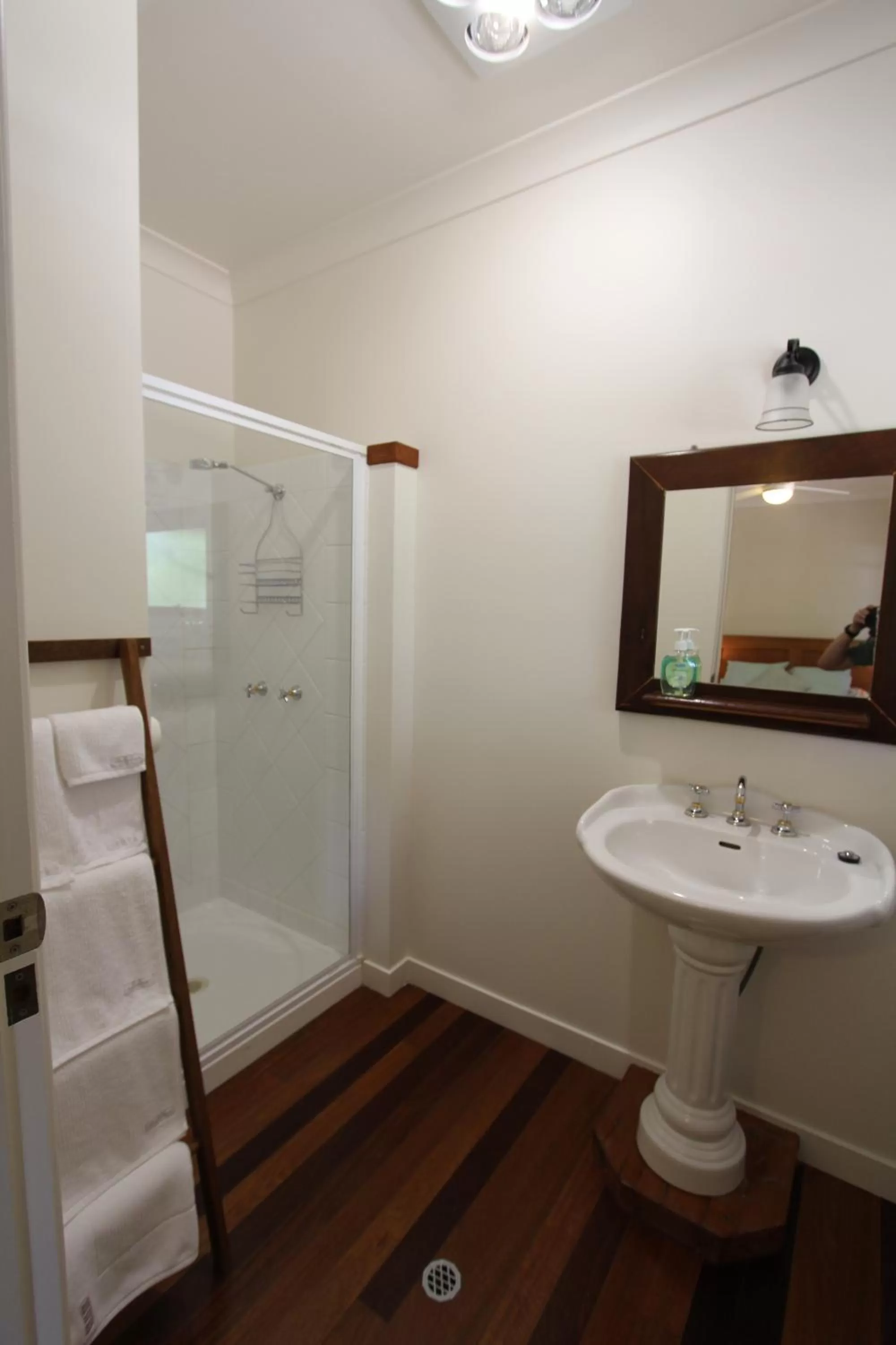 Bathroom in Gridley Homestead B&B