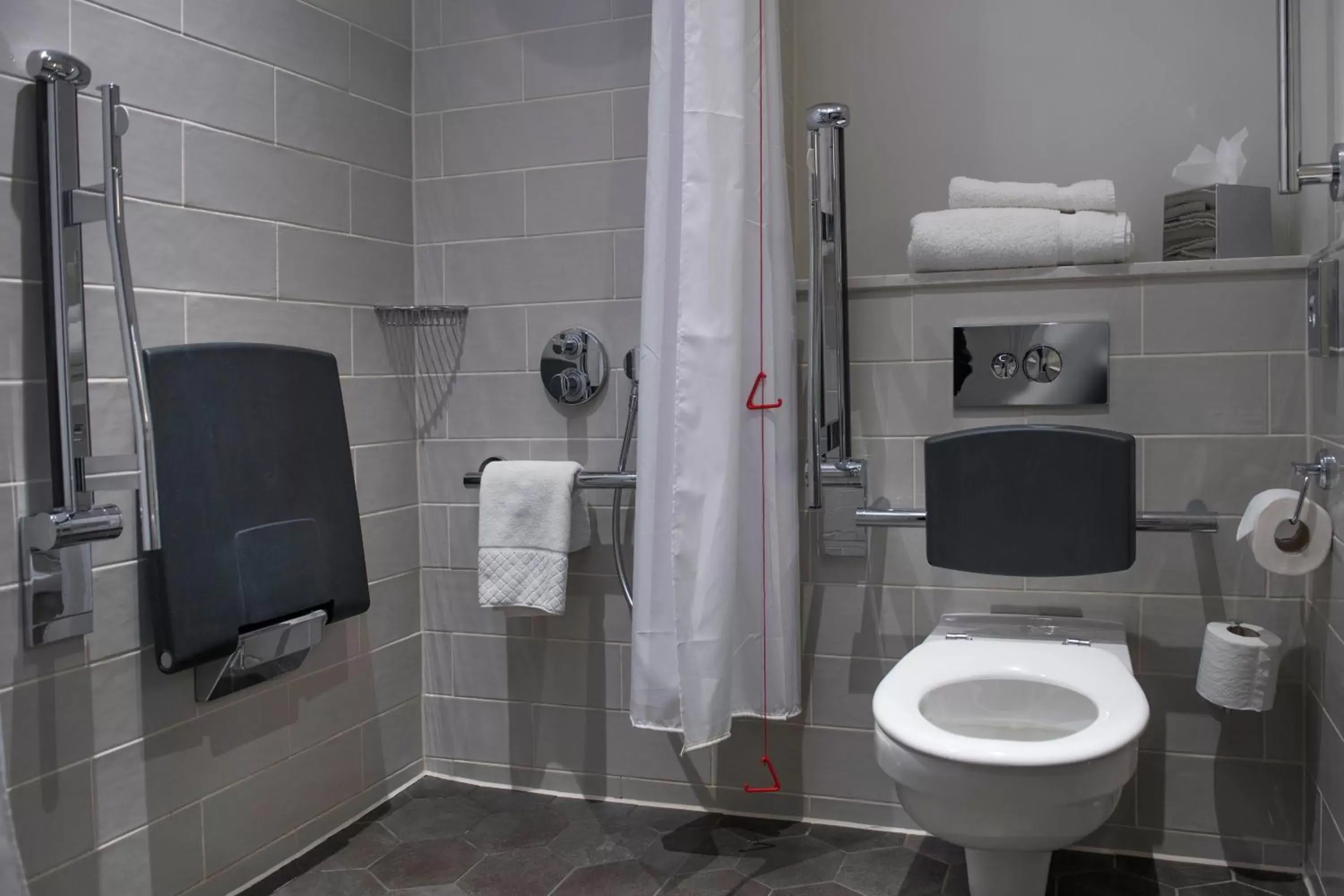 1 Double Bed Accessible in Wotton House 1 Double Bed Accessible in Wotton House