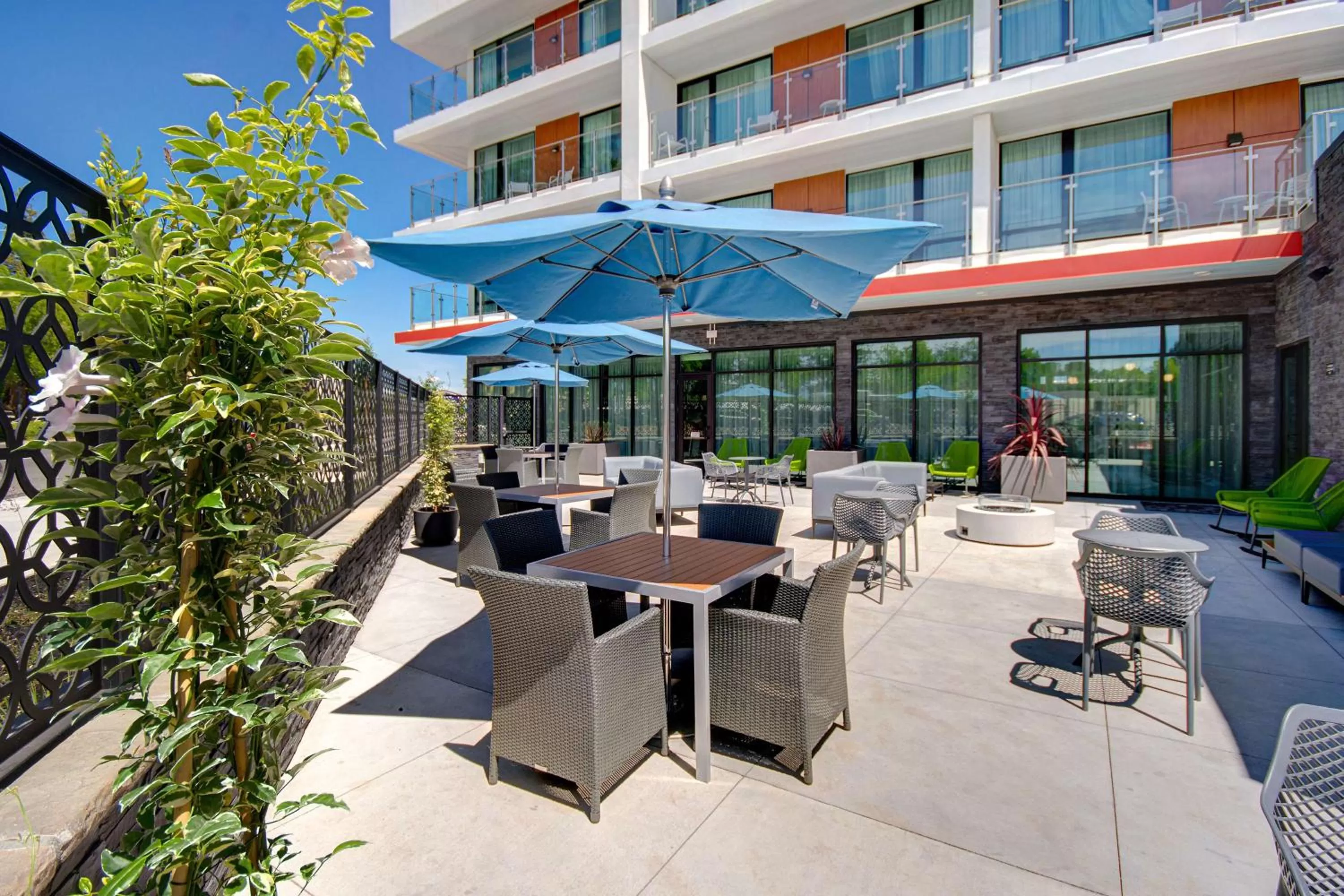 Patio in Hampton Inn & Suites Sunnyvale-Silicon Valley, Ca