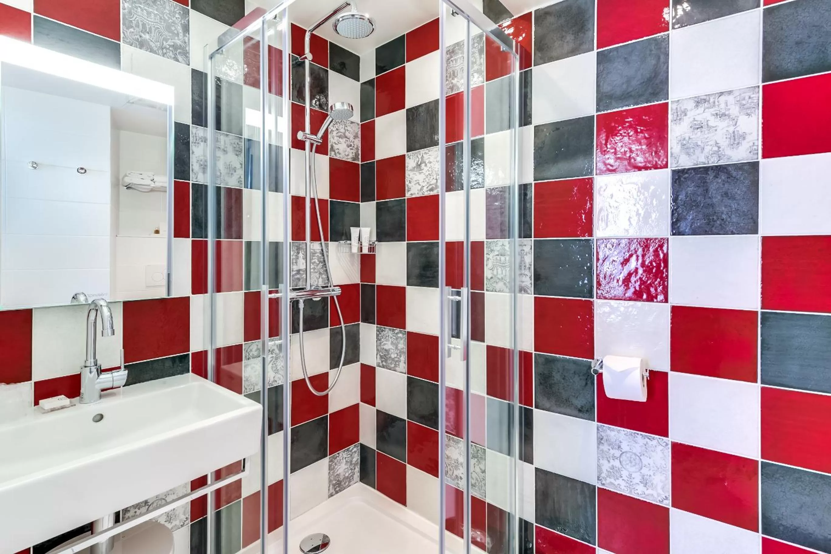 Shower in Les Tournelles