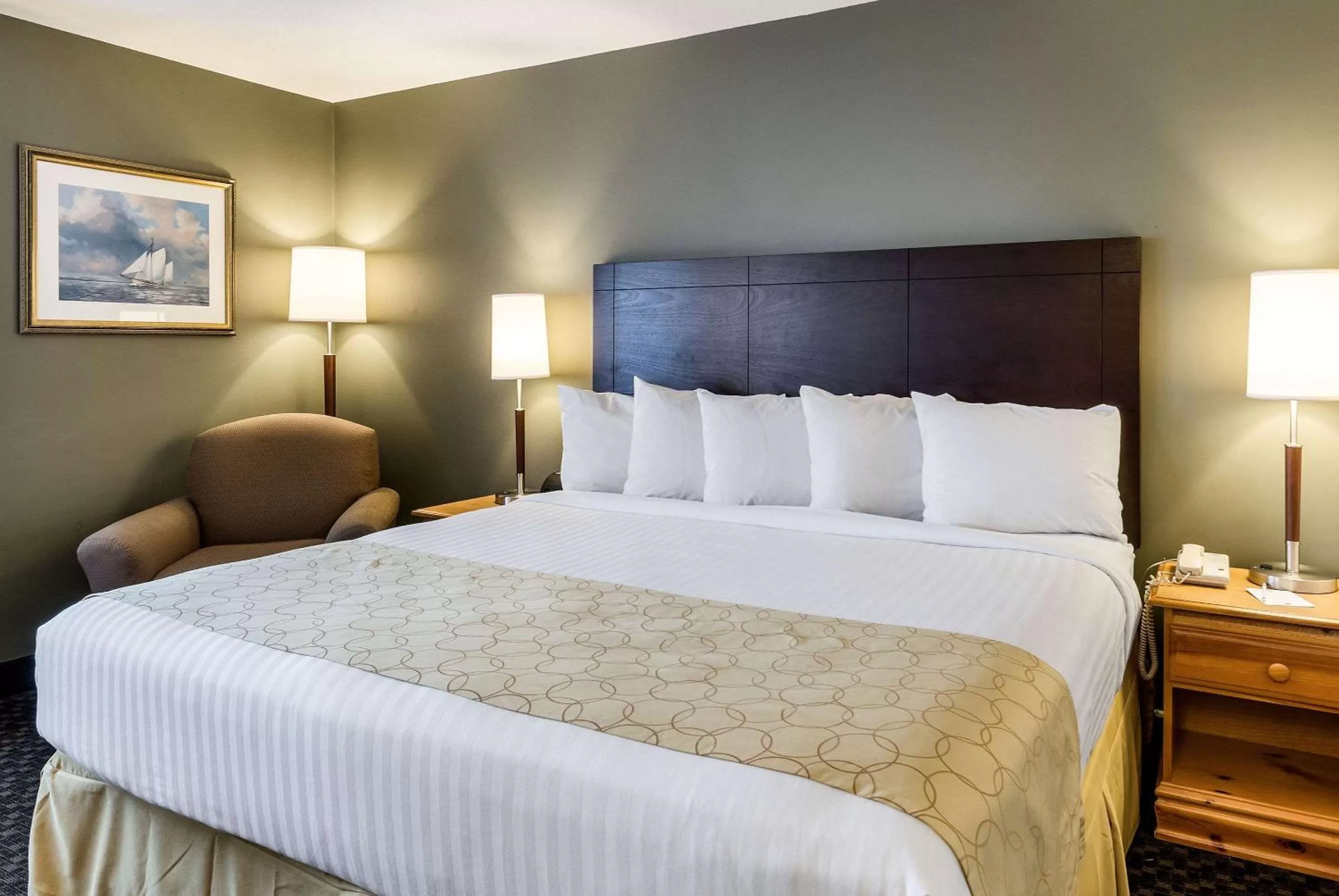 Photo of the whole room, Bed in Clarion Hotel Seekonk - Providence