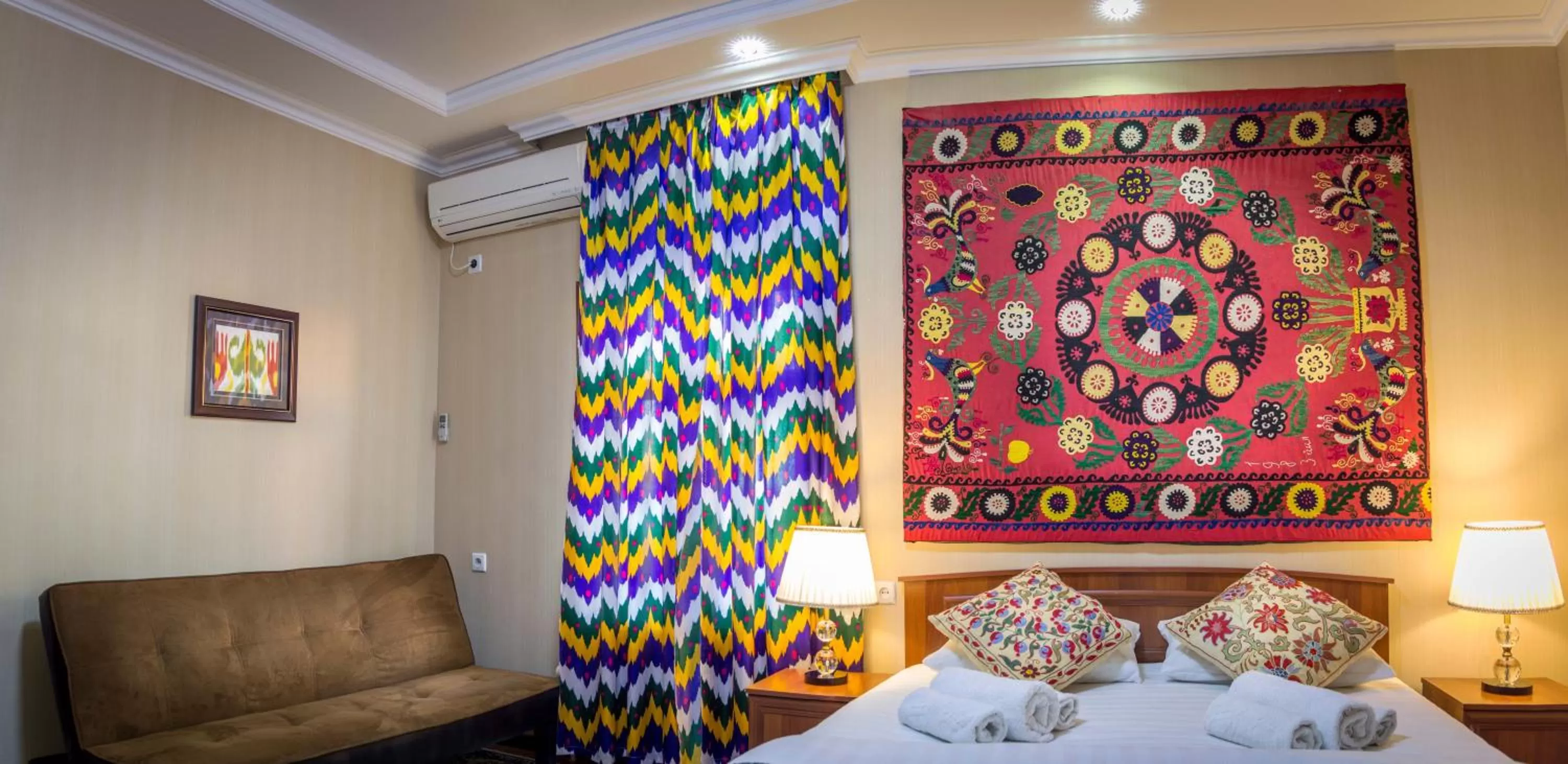 Bed in Jahongir Guest House