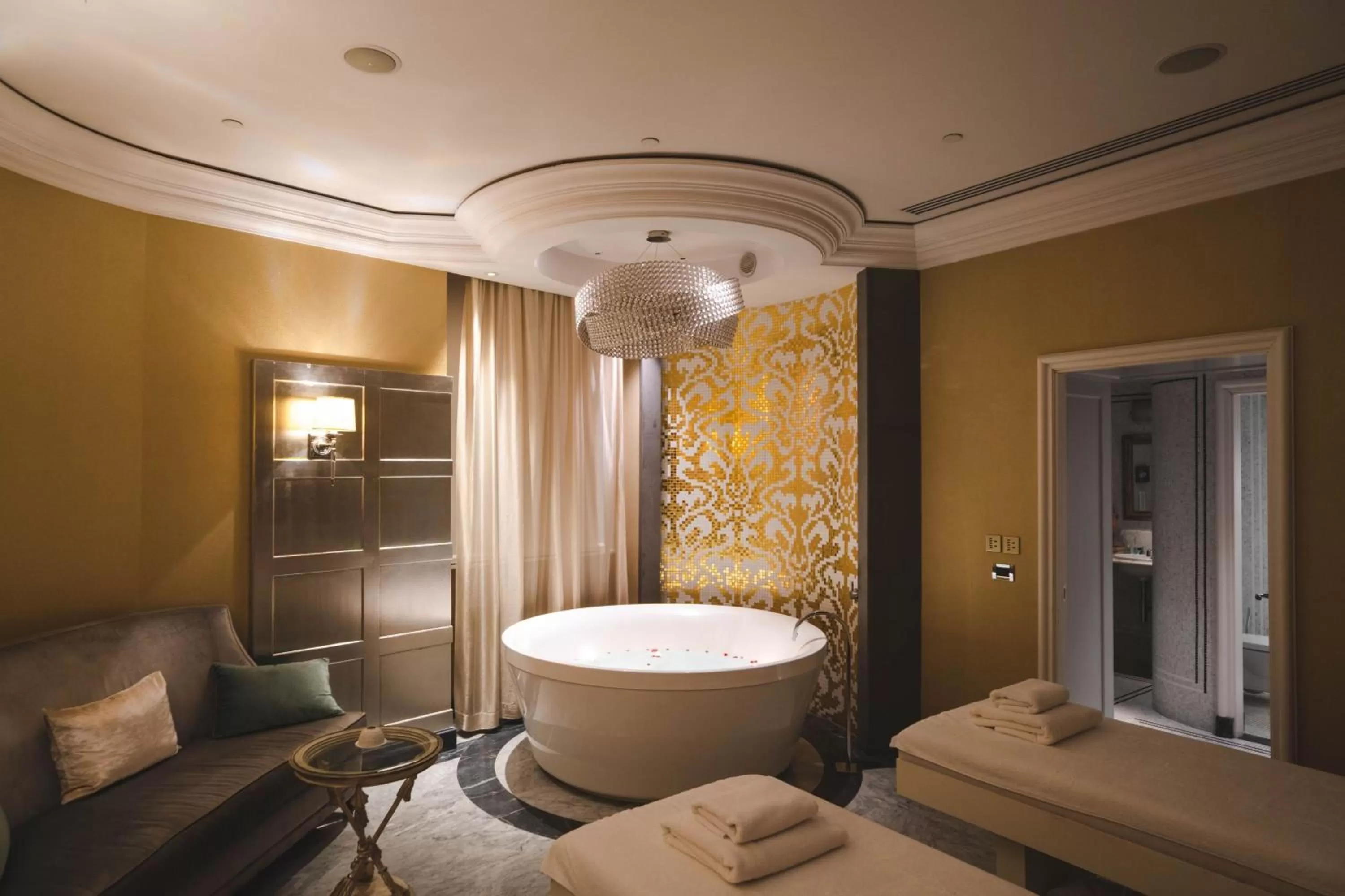Area and facilities, Bed in The St. Regis Florence