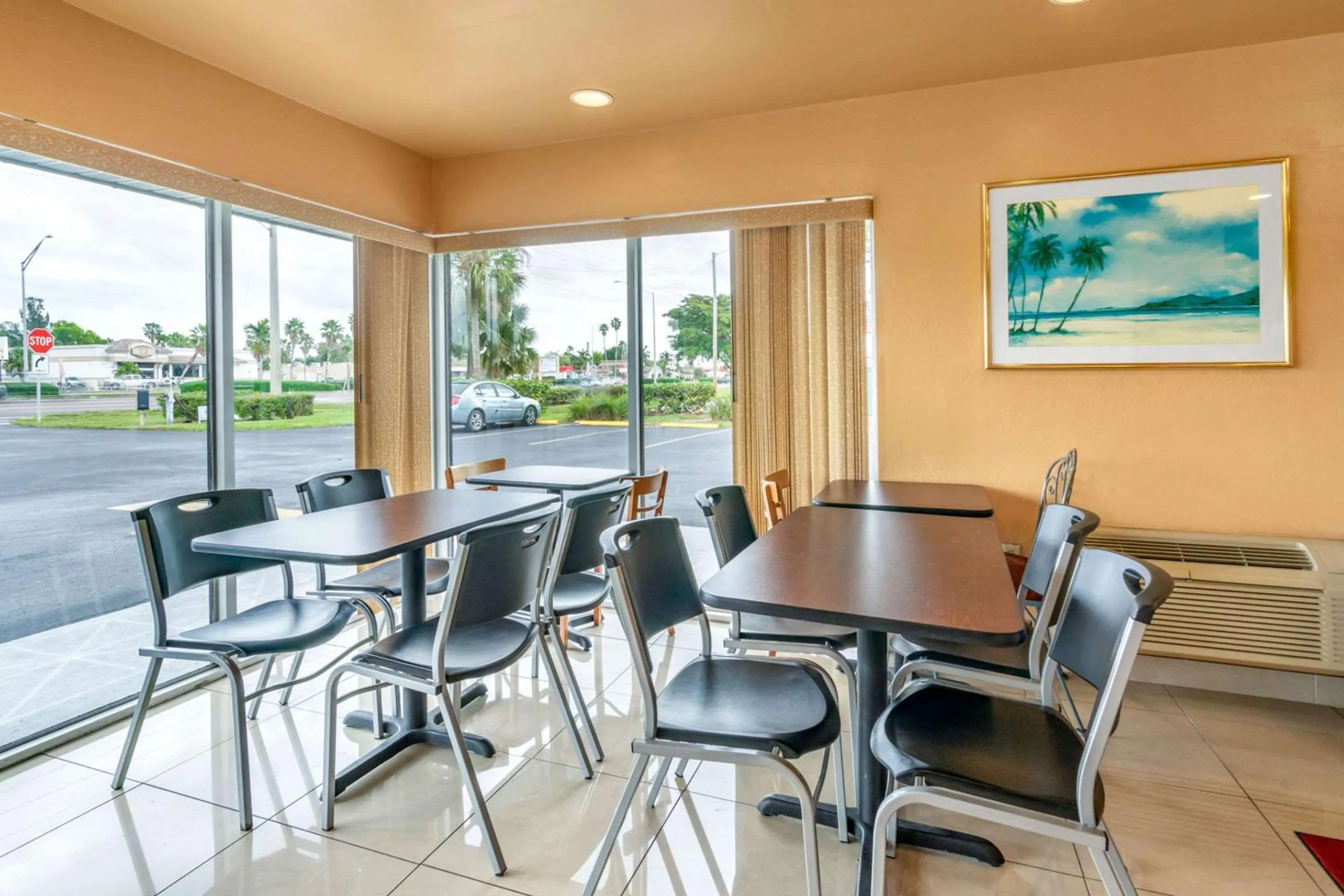 Restaurant/places to eat in Econo Lodge Fort Myers North