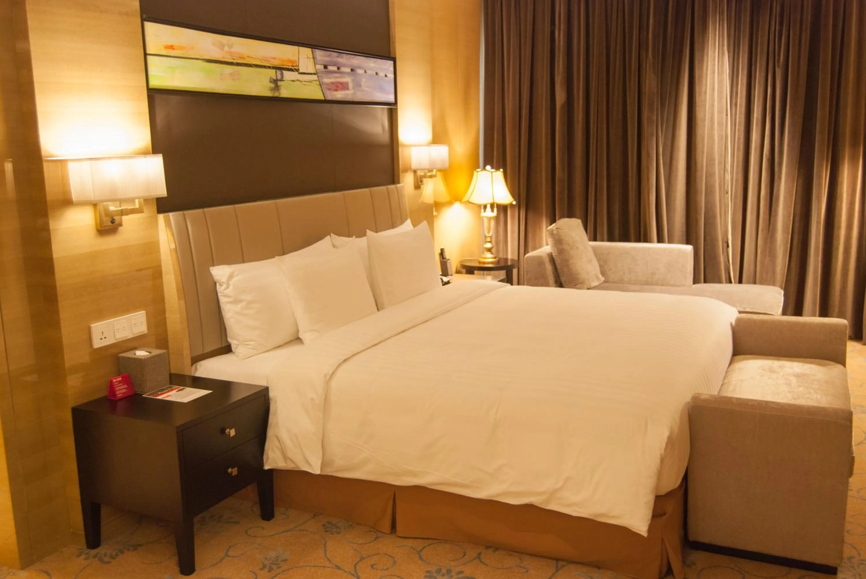 Photo of the whole room, Bed in Crowne Plaza Shanghai Noah Square by IHG