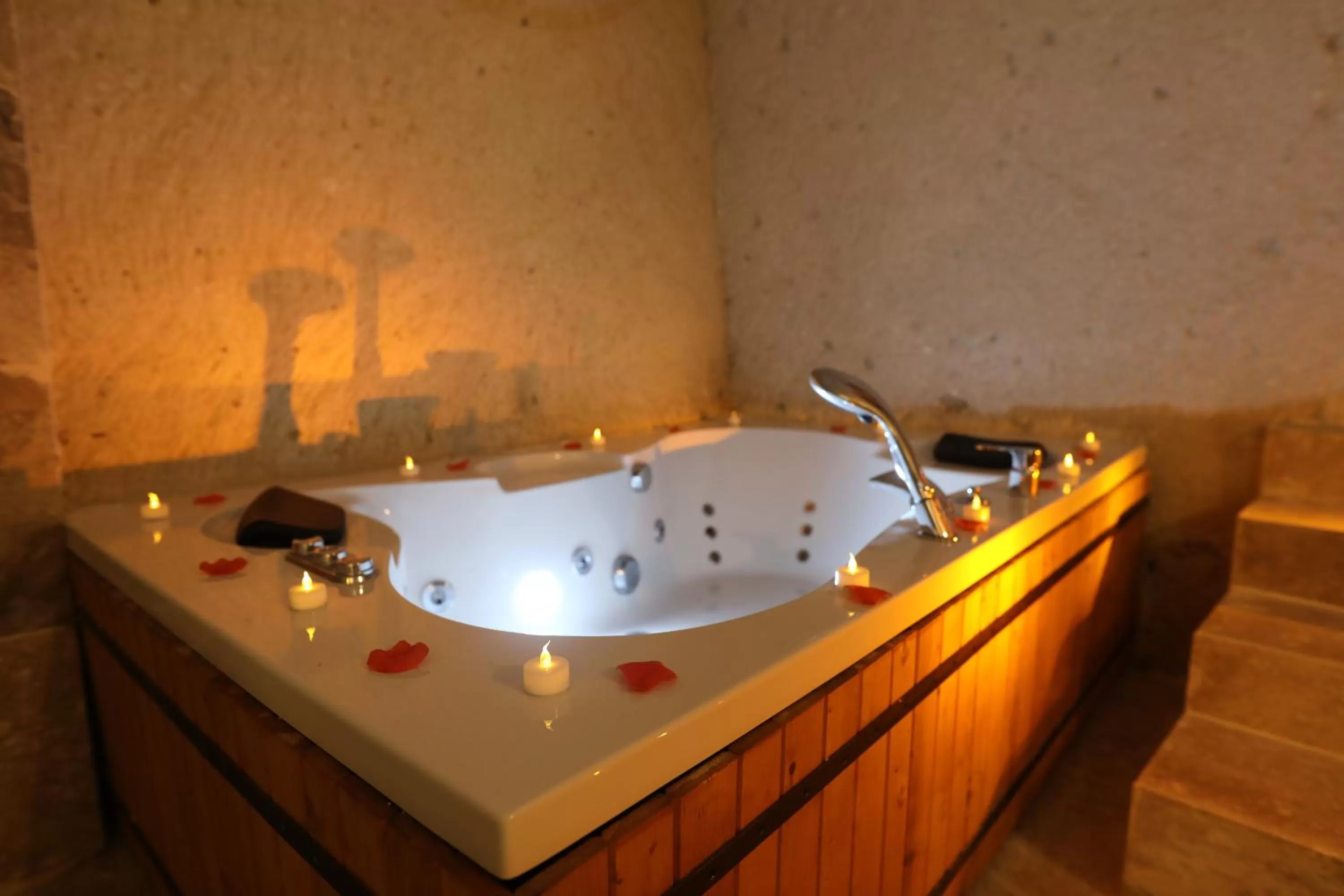 Hot Tub in Atax Cave Hotel