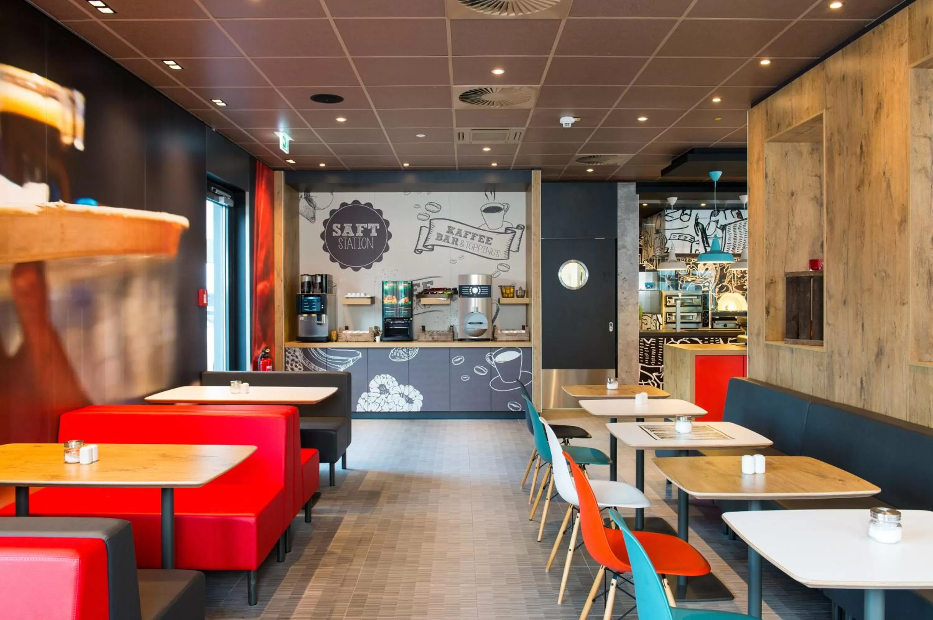 Restaurant/places to eat in Ibis München Airport Süd