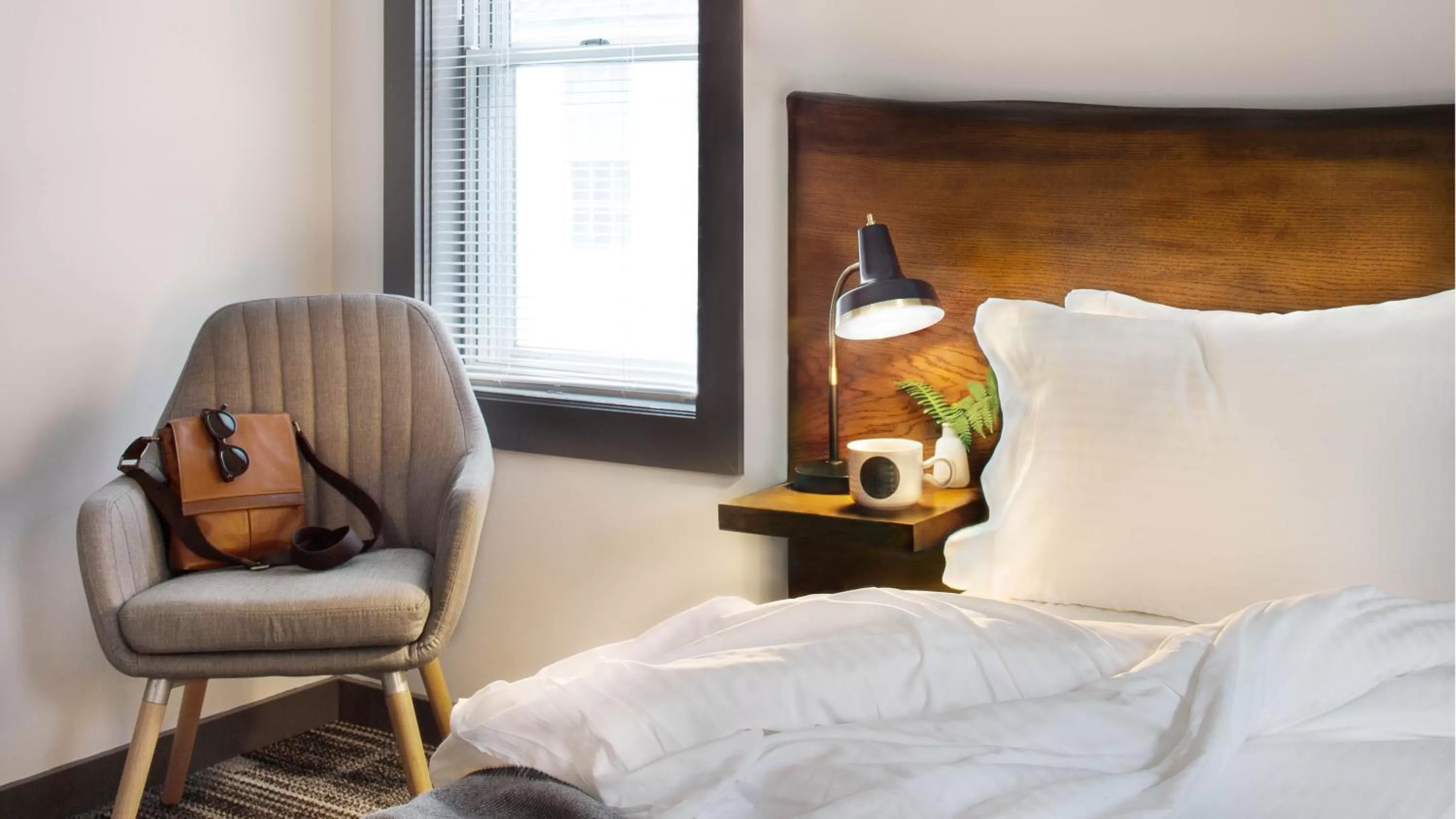 Bed in Main and Mountain