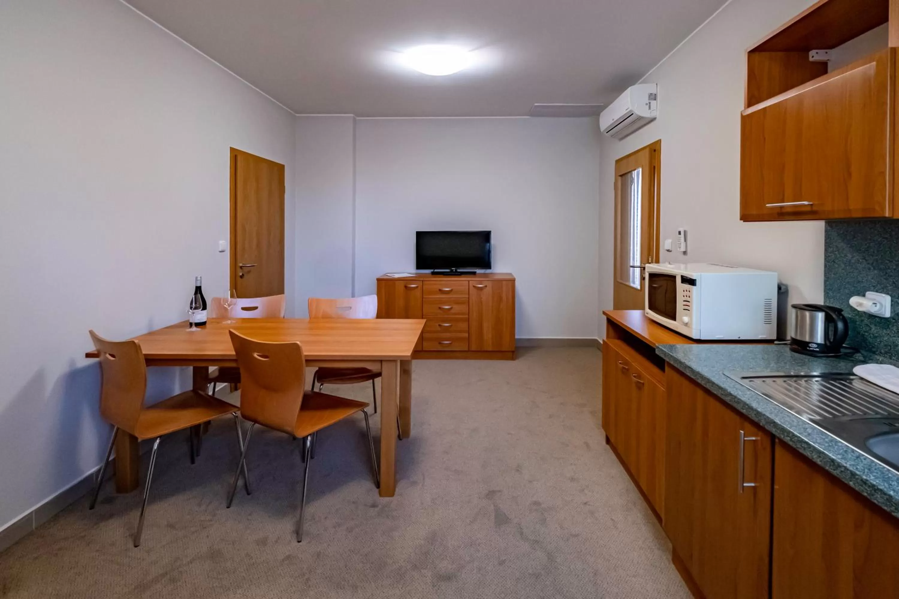 Kitchen/Kitchenette in Relax Hotel Stork