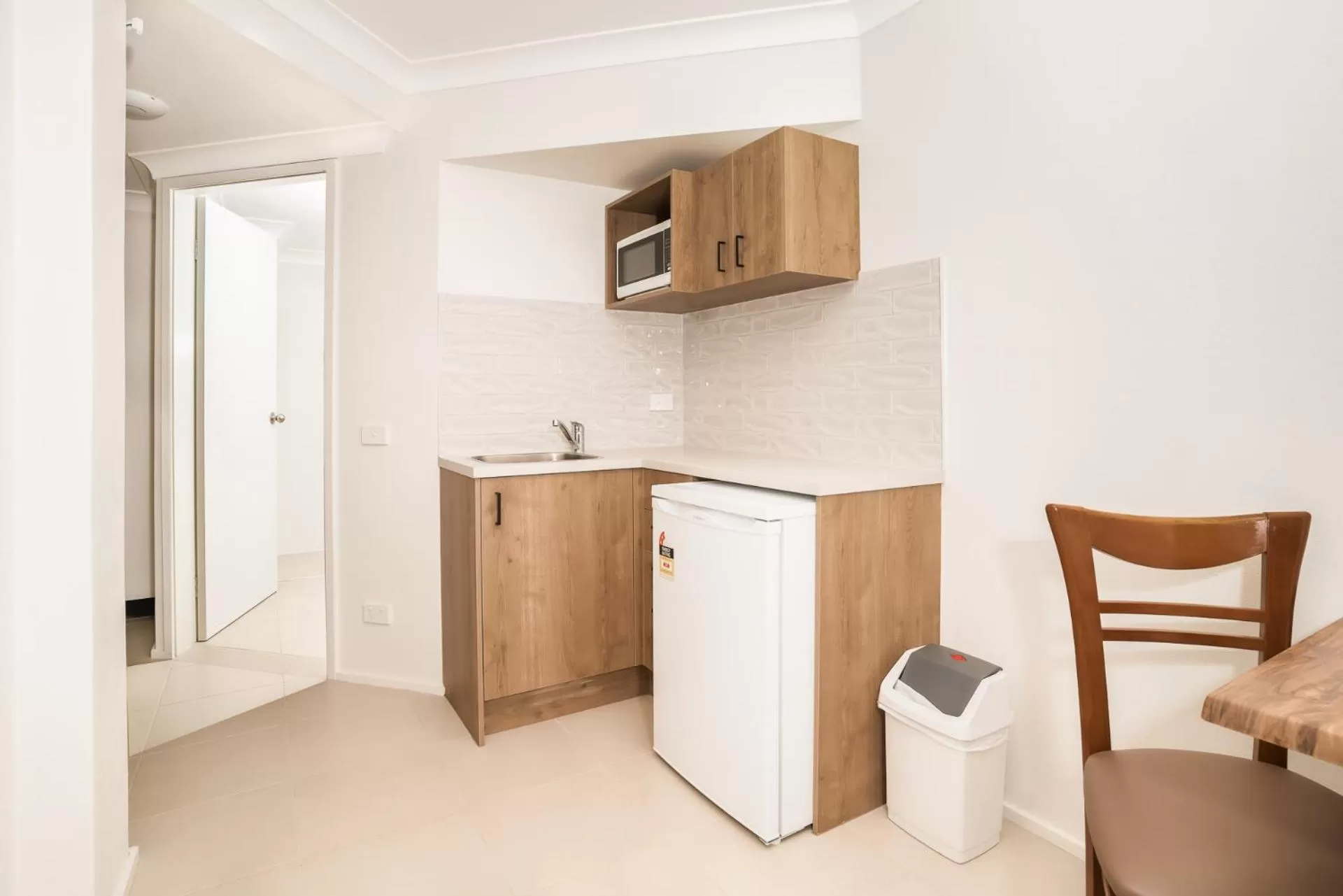 Kitchen or kitchenette in Caribbean Motel