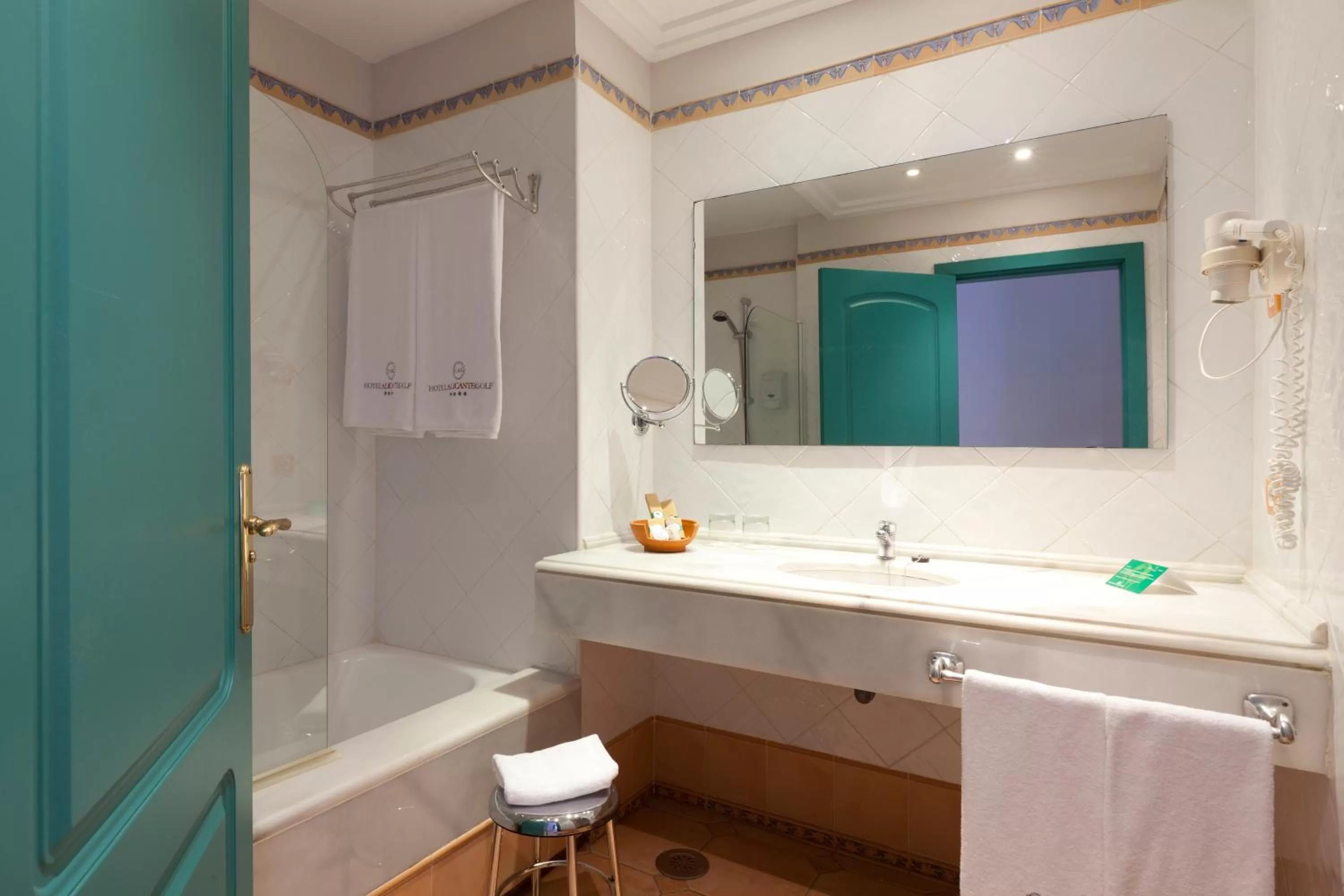 Bathroom in Hotel Alicante Golf