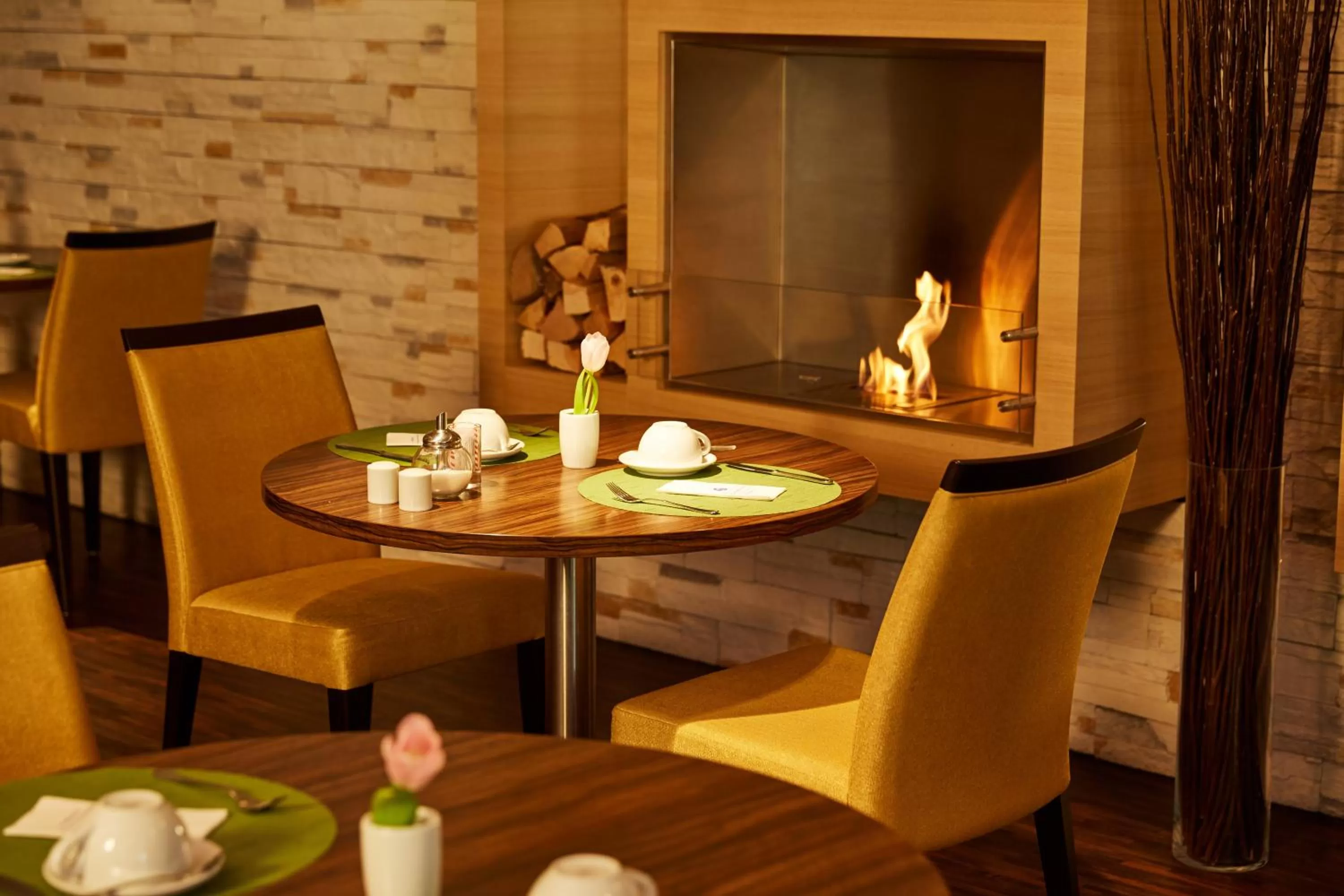 Restaurant/places to eat in H+ Hotel Zürich