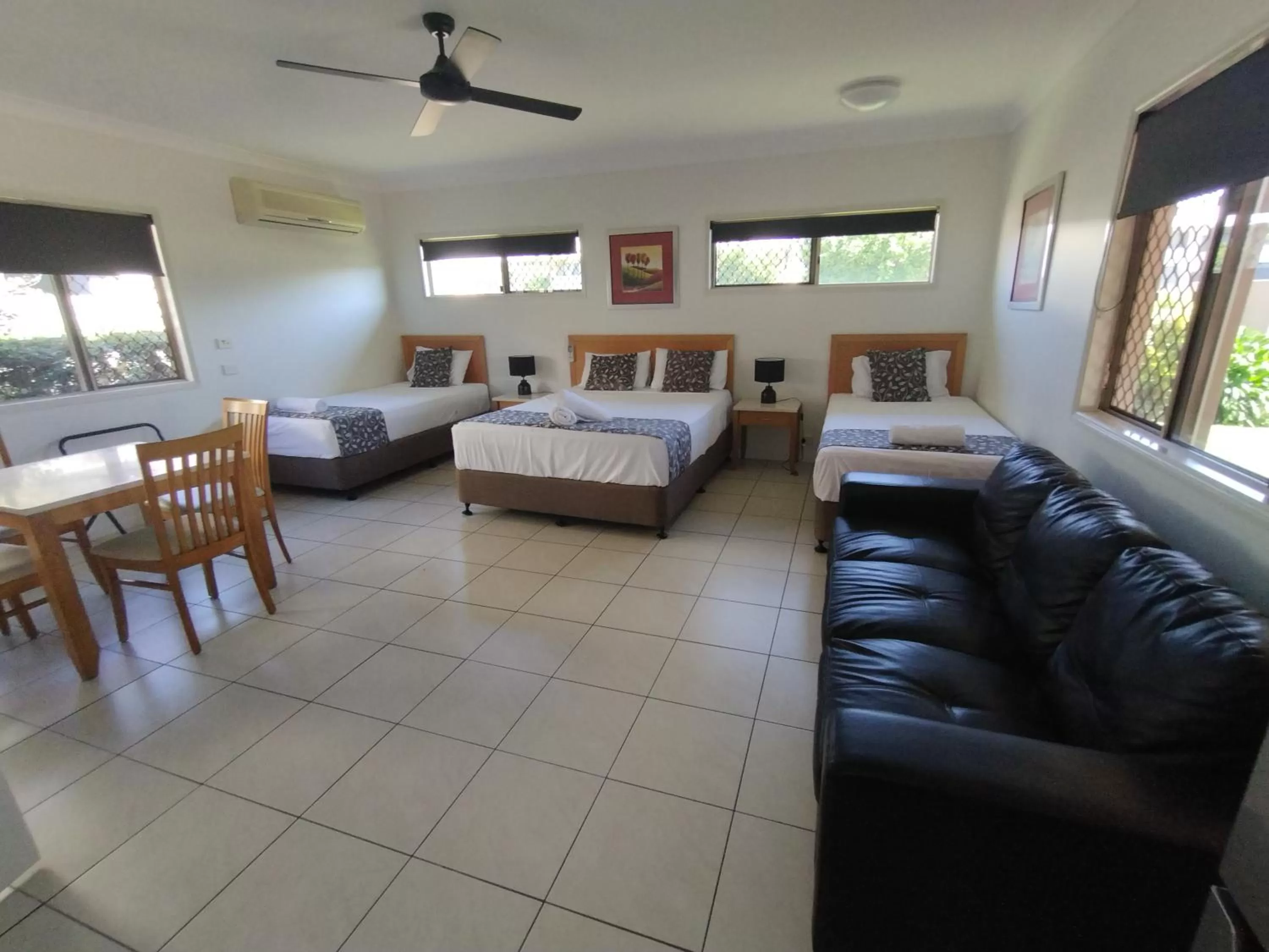 Bed in Cascade Motel In Townsville