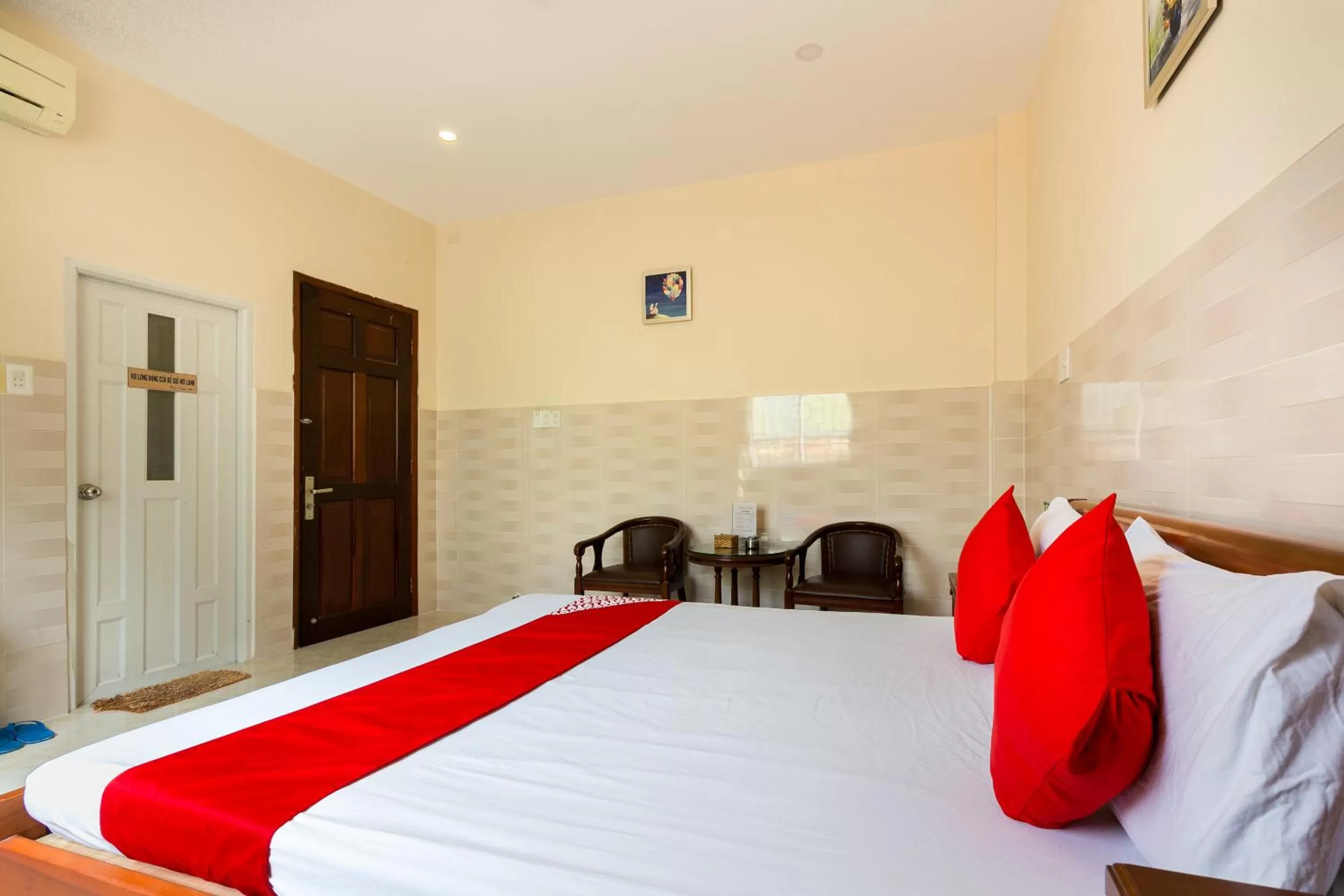 Photo of the whole room, Bed in Ngoc Linh Hotel