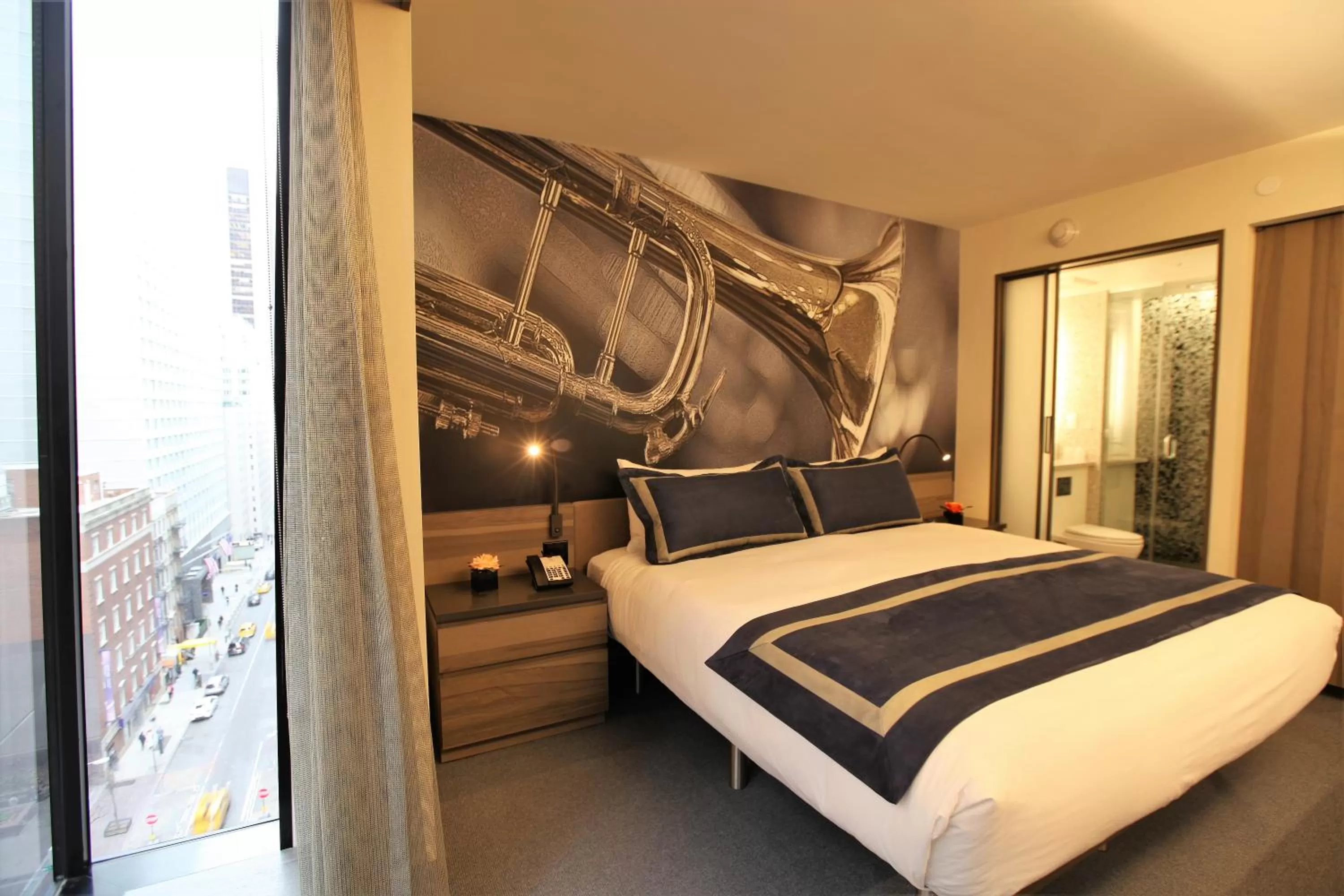 Bedroom, Bed in Carnegie Hotel