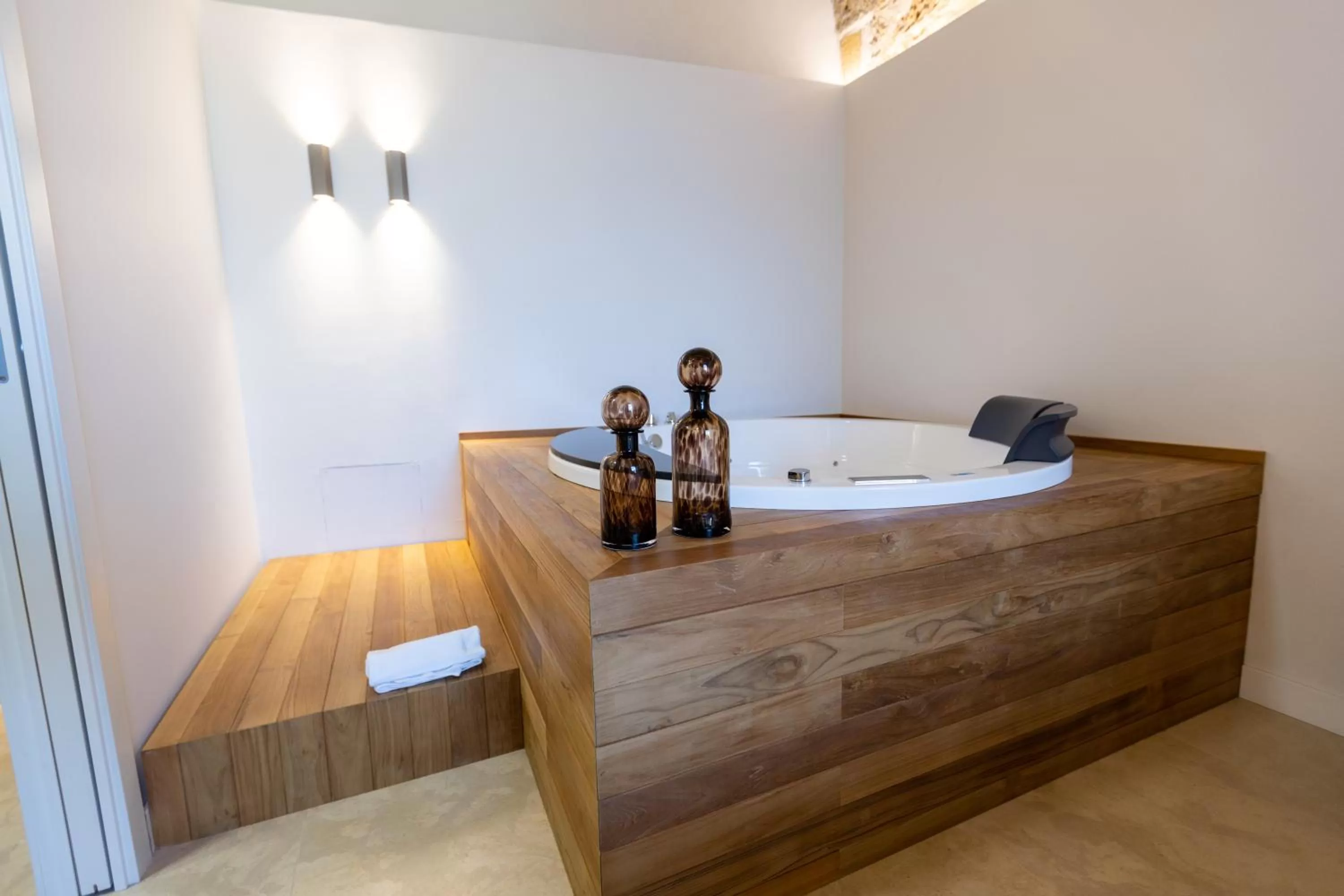 Hot Tub in Bastione Spasimo Boutique Hotel