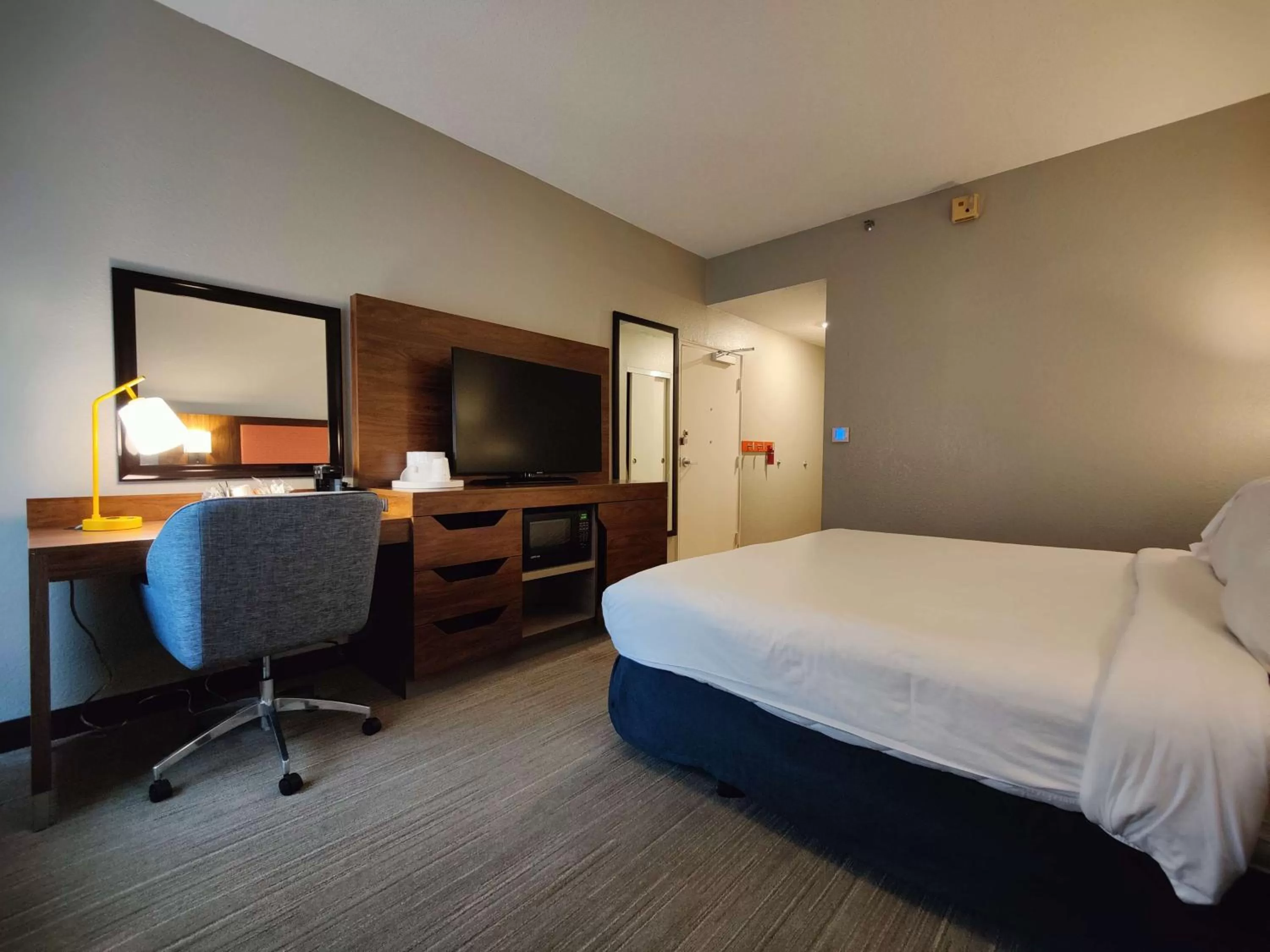 Bedroom, Bed in Hampton Inn Atlanta/Peachtree City