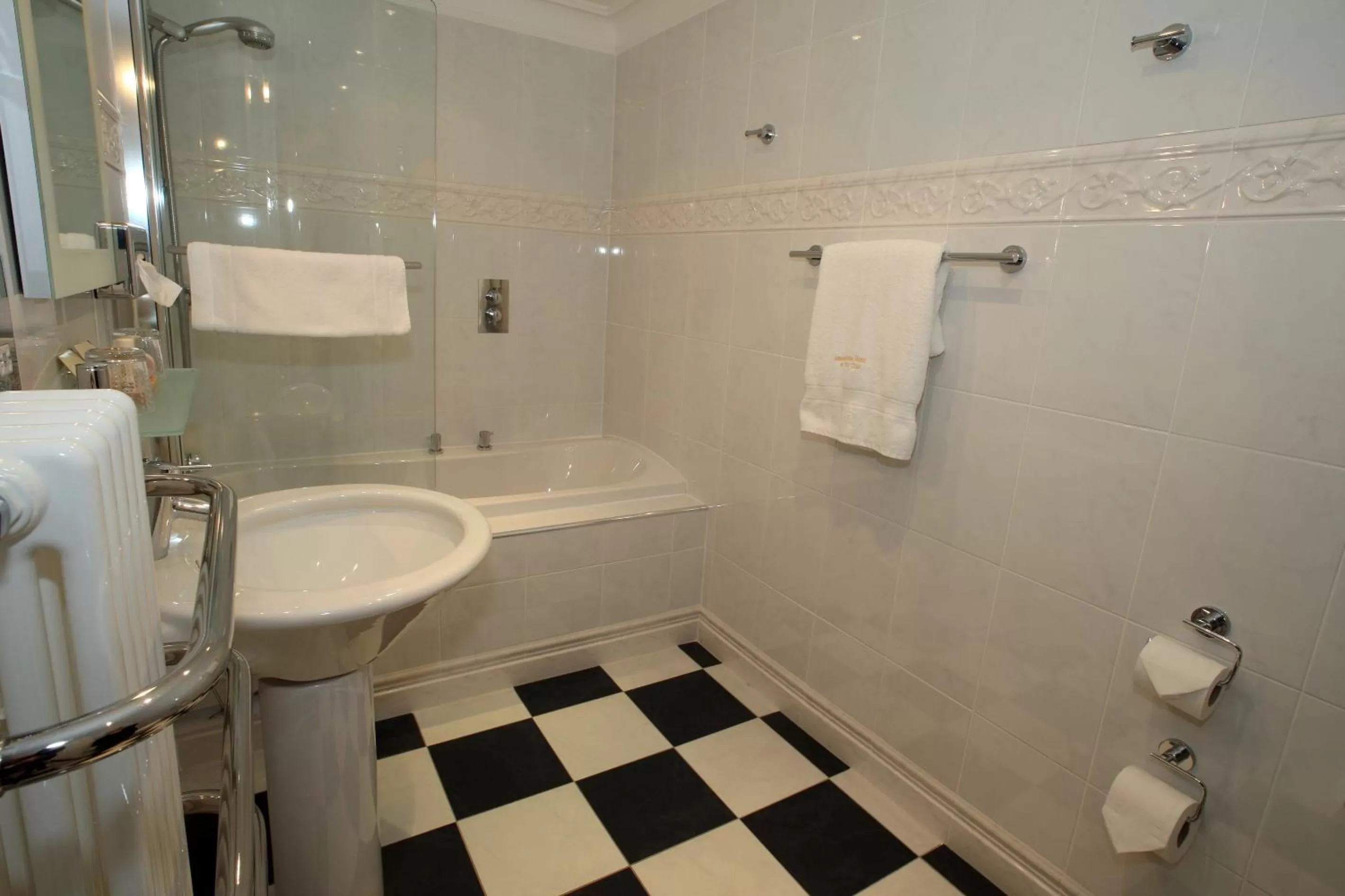 Bathroom in Mansion House Hotel