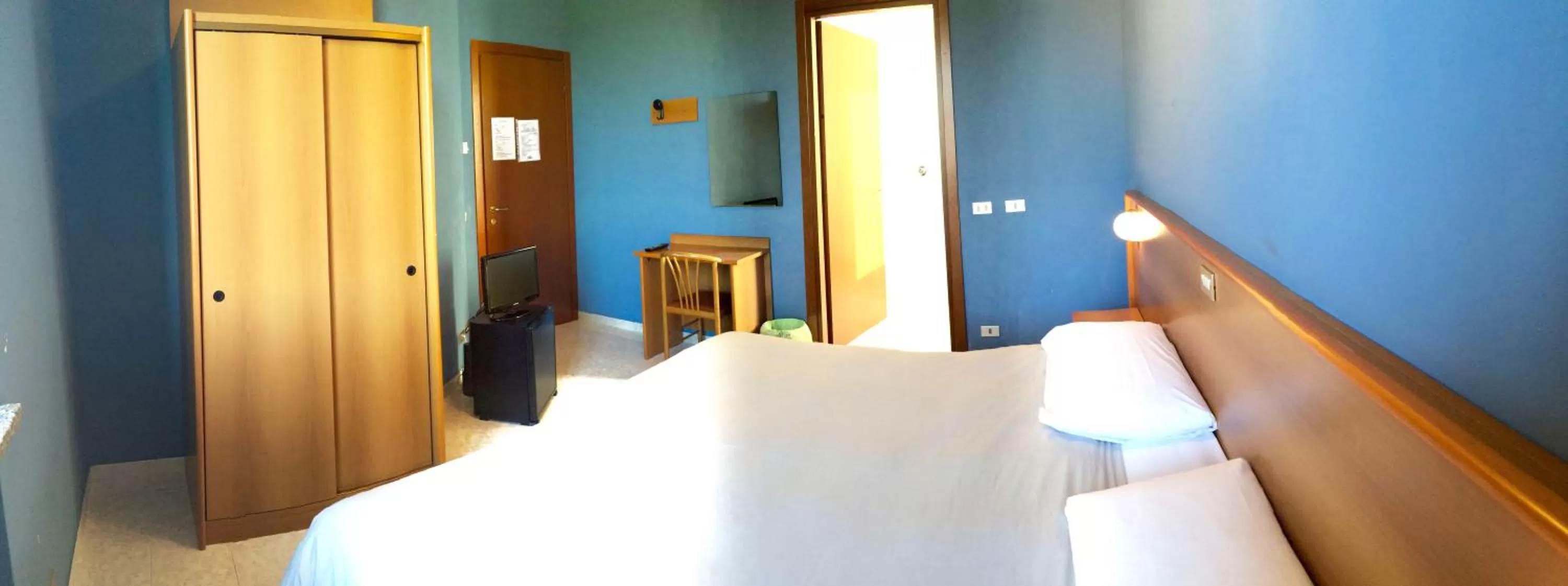 Photo of the whole room, Bed in Hotel Monumento