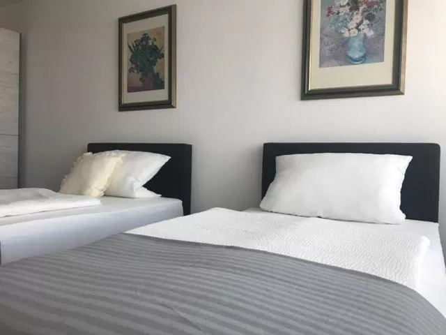 Bed in Gästehaus beim Prinz