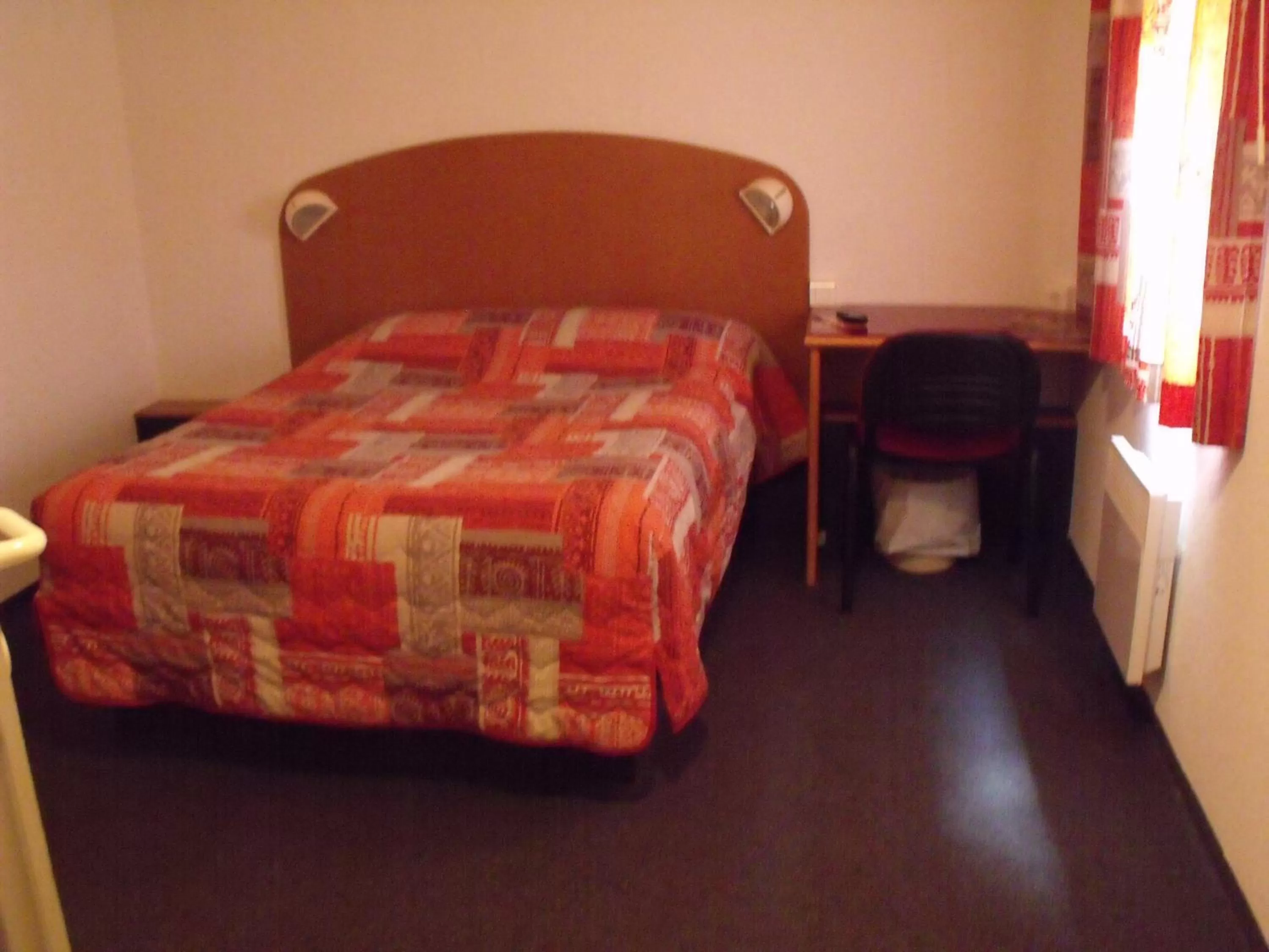 Bed in Quick Palace Auxerre