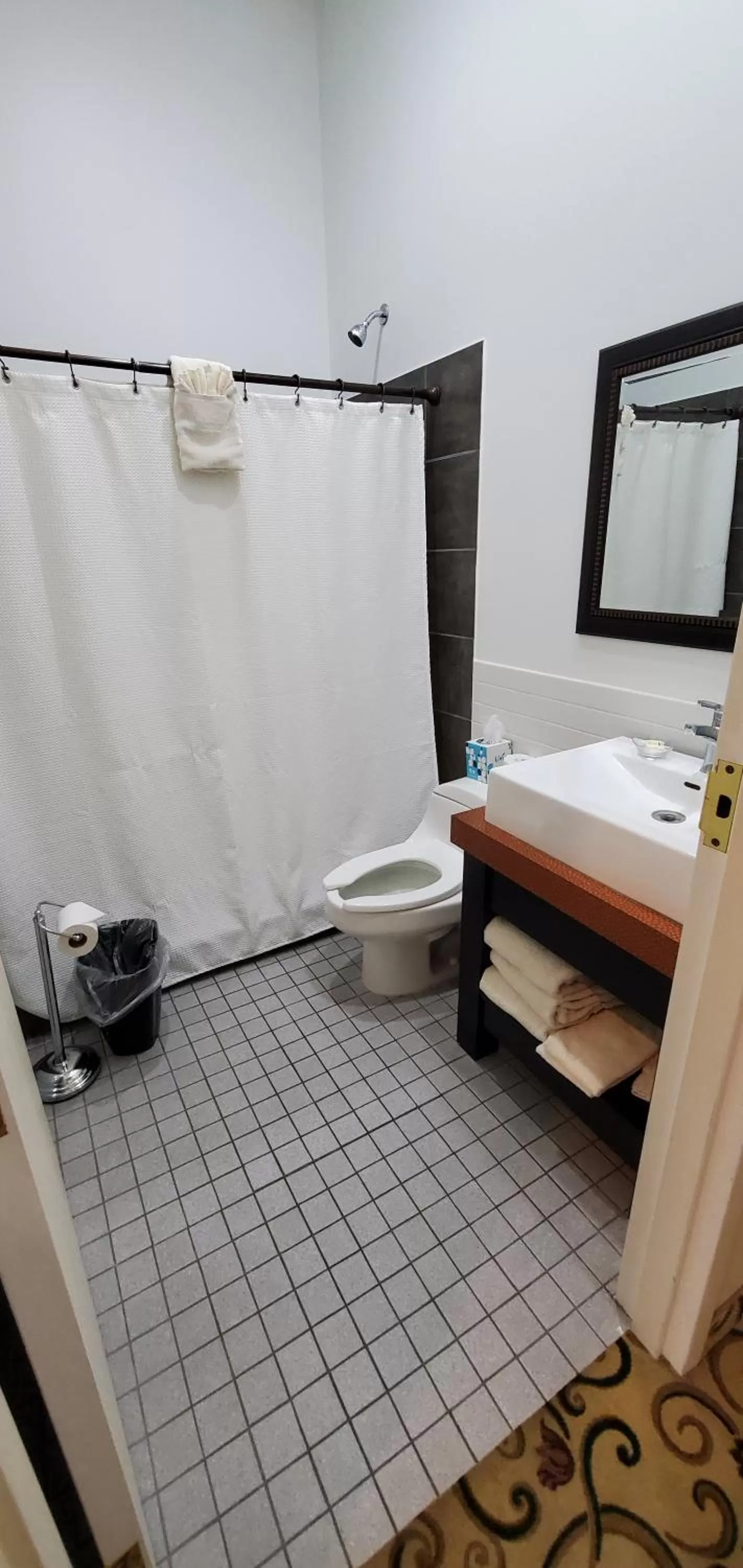 Bathroom, Bed in Lowell Inn