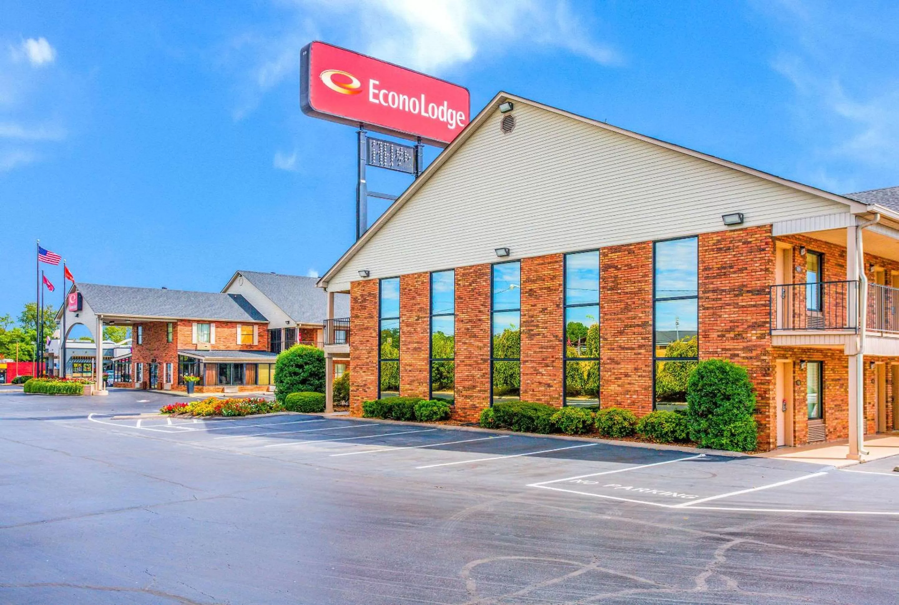 Property building in Econo Lodge Lebanon
