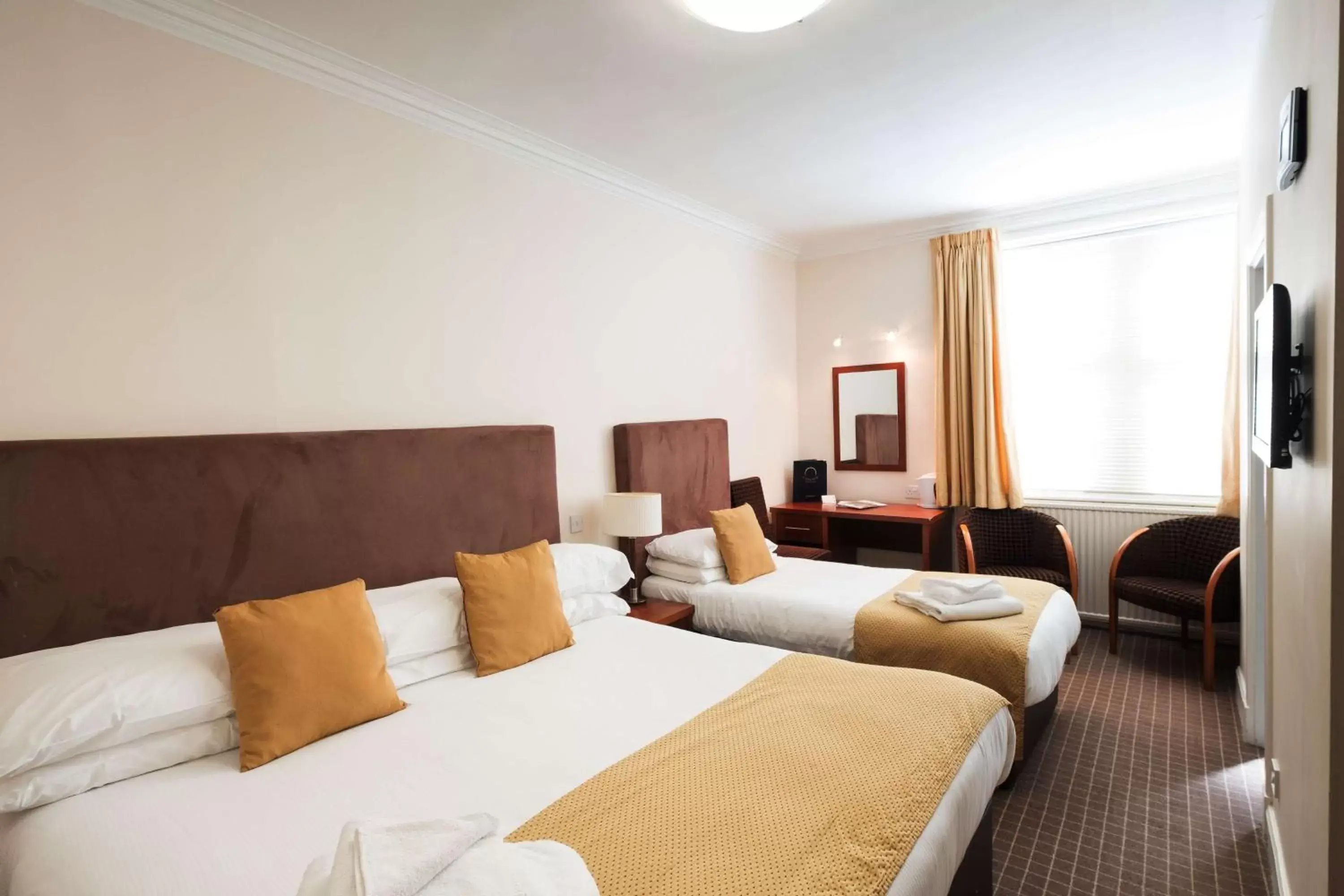 Triple Room in Pitbauchlie House Hotel - Sure Hotel Collection by Best Western Triple Room in Pitbauchlie House Hotel - Sure Hotel Collection by Best Western