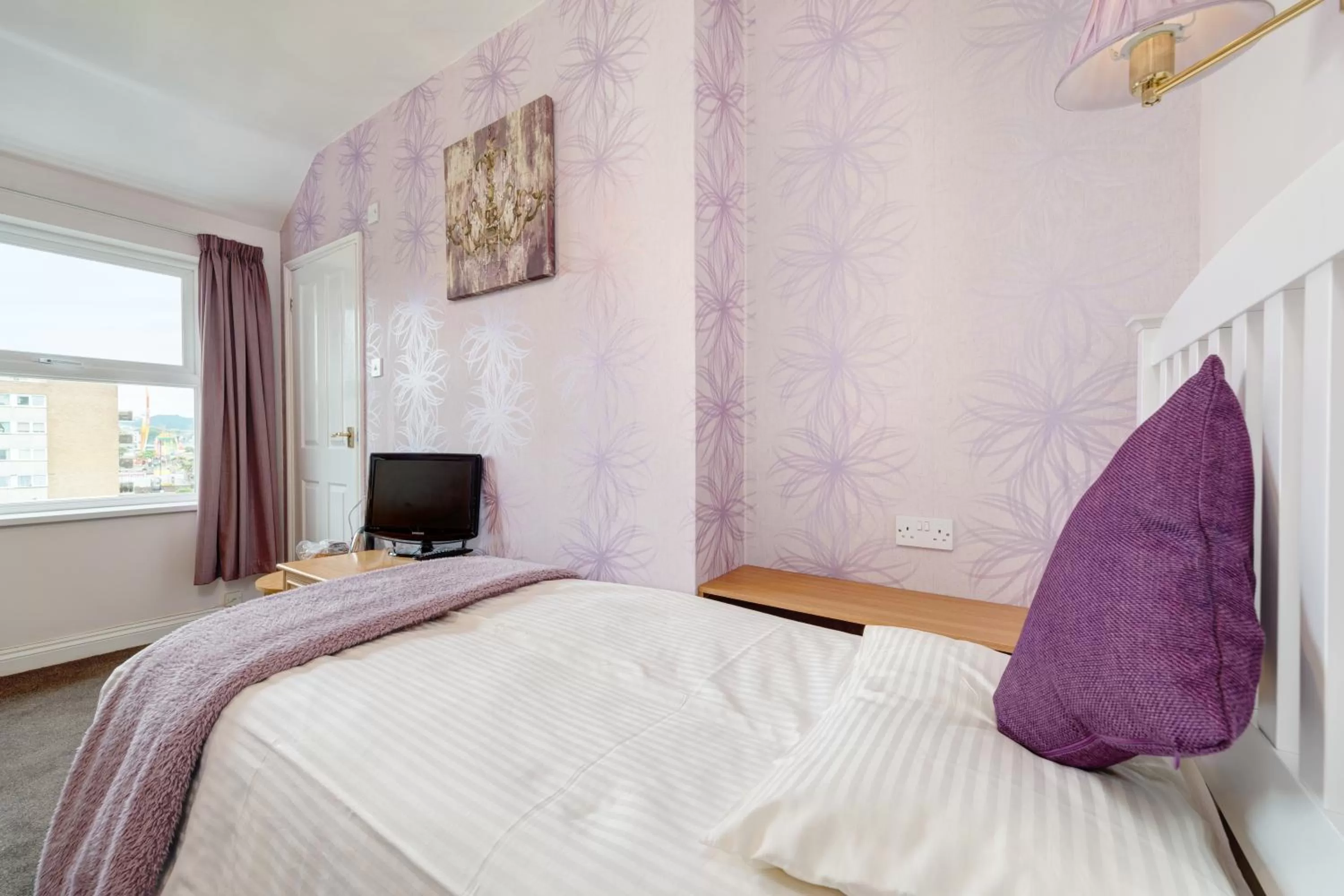 Bedroom, Bed in Marine Hotel