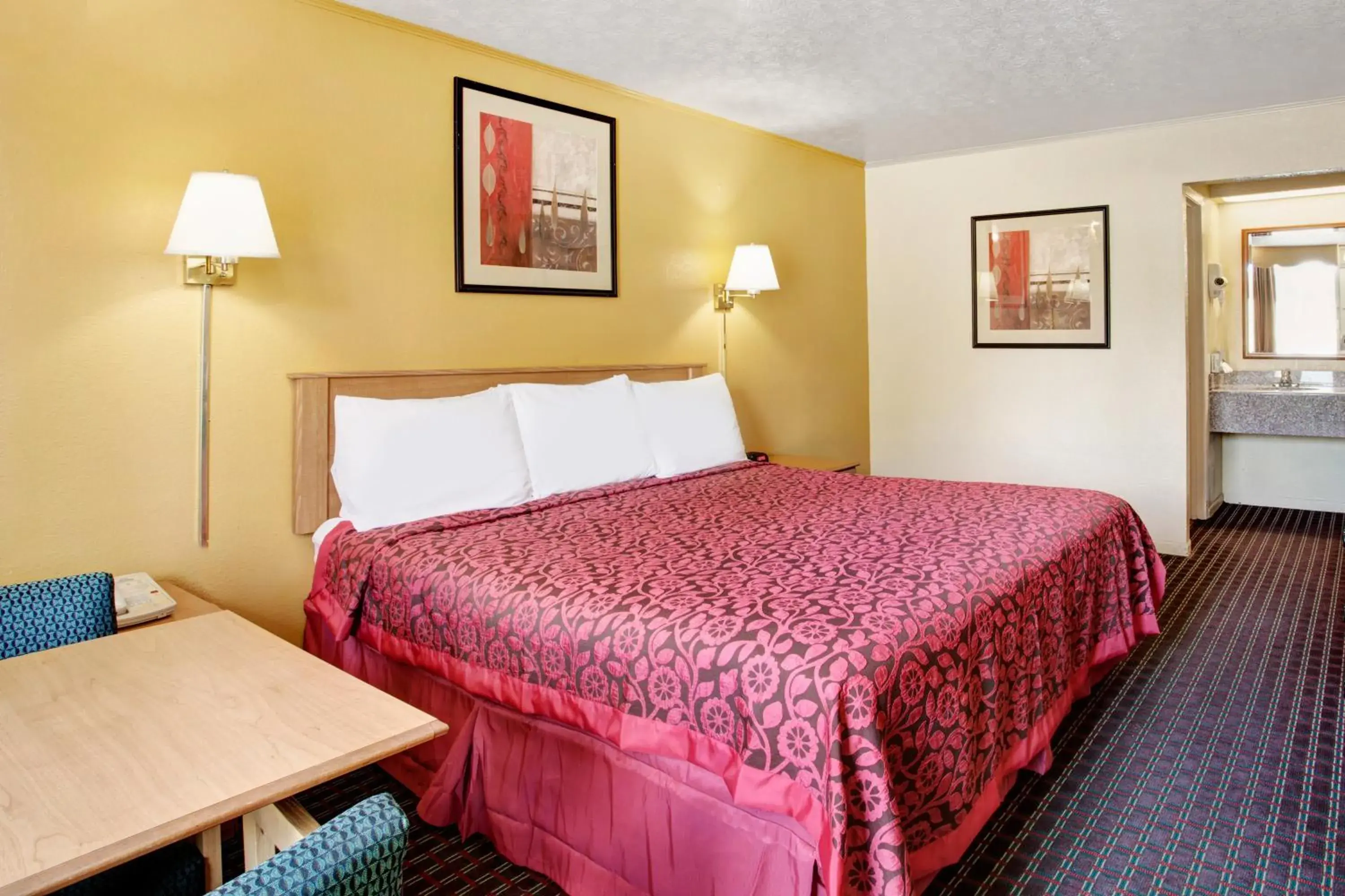 King Room - Smoking in Days Inn by Wyndham Knoxville West King Room - Smoking in Days Inn by Wyndham Knoxville West