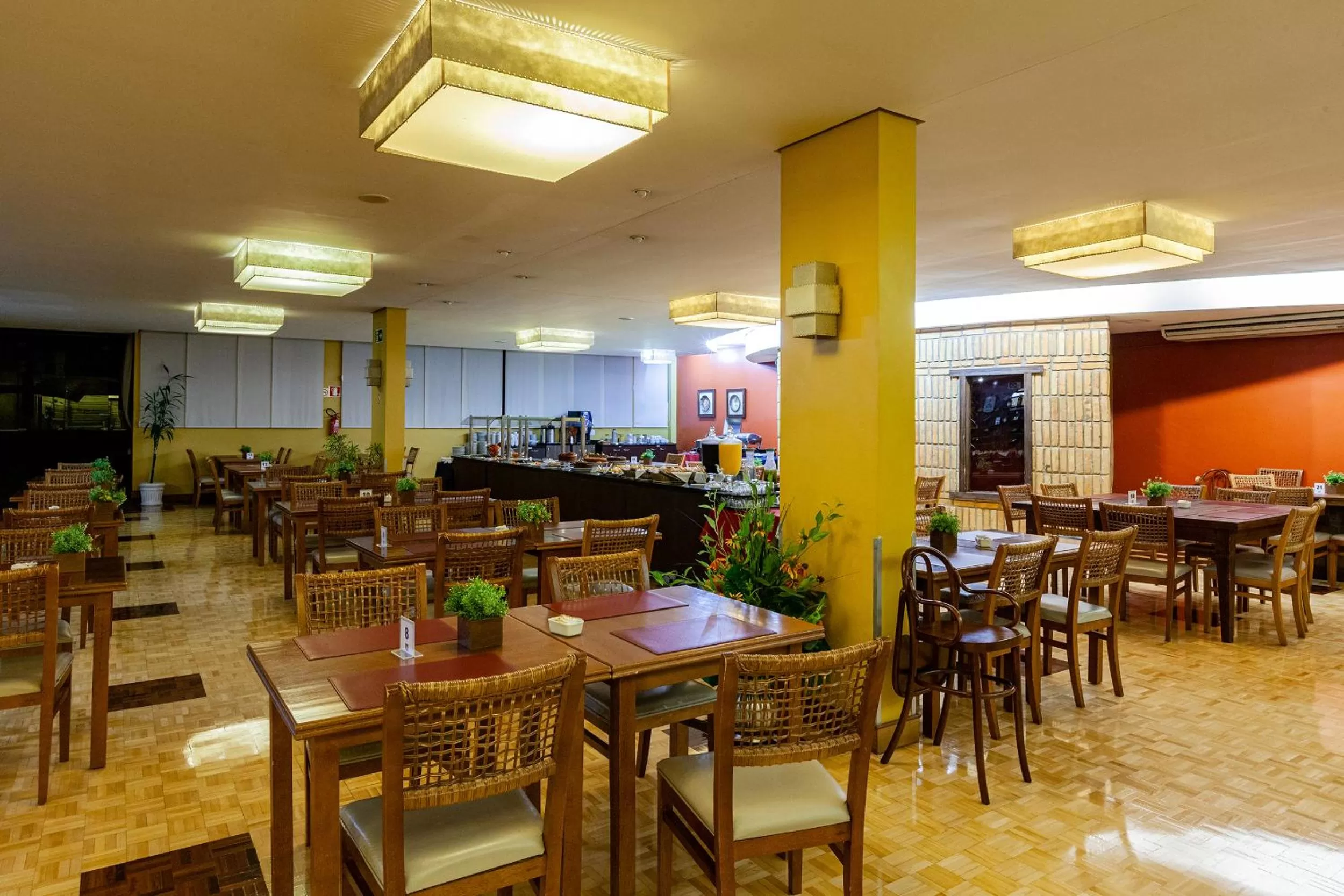Restaurant/places to eat in Tri Hotel Executive Caxias