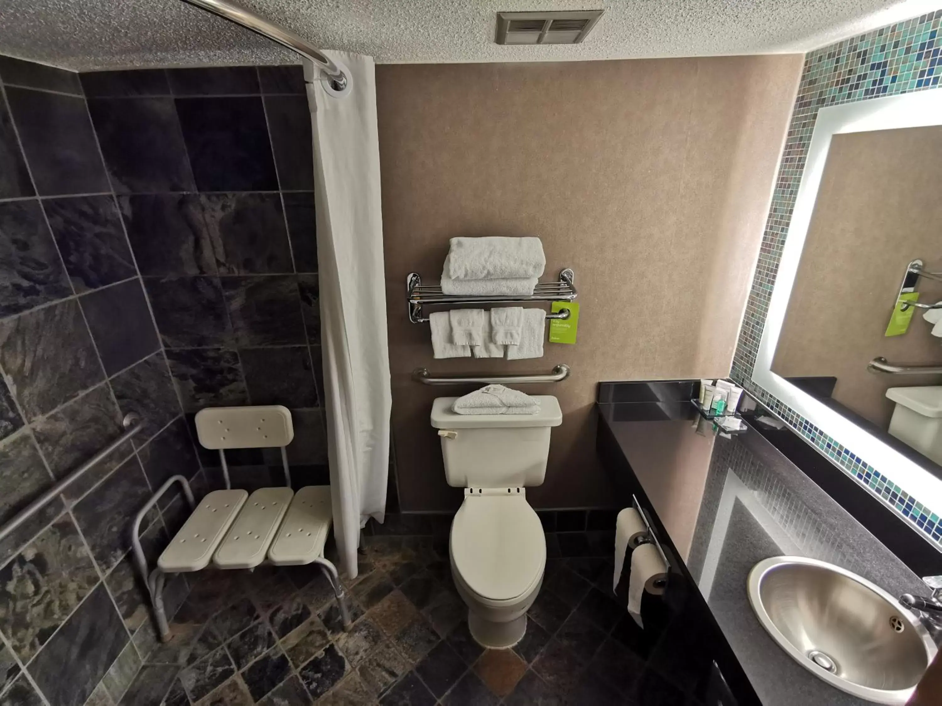 Queen Room in iHOTEL & Conference Centre Red Deer Queen Room in iHOTEL & Conference Centre Red Deer