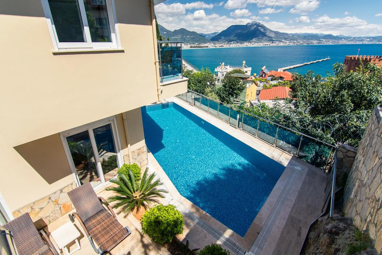 Facade/entrance in Lemon Villa Hotel