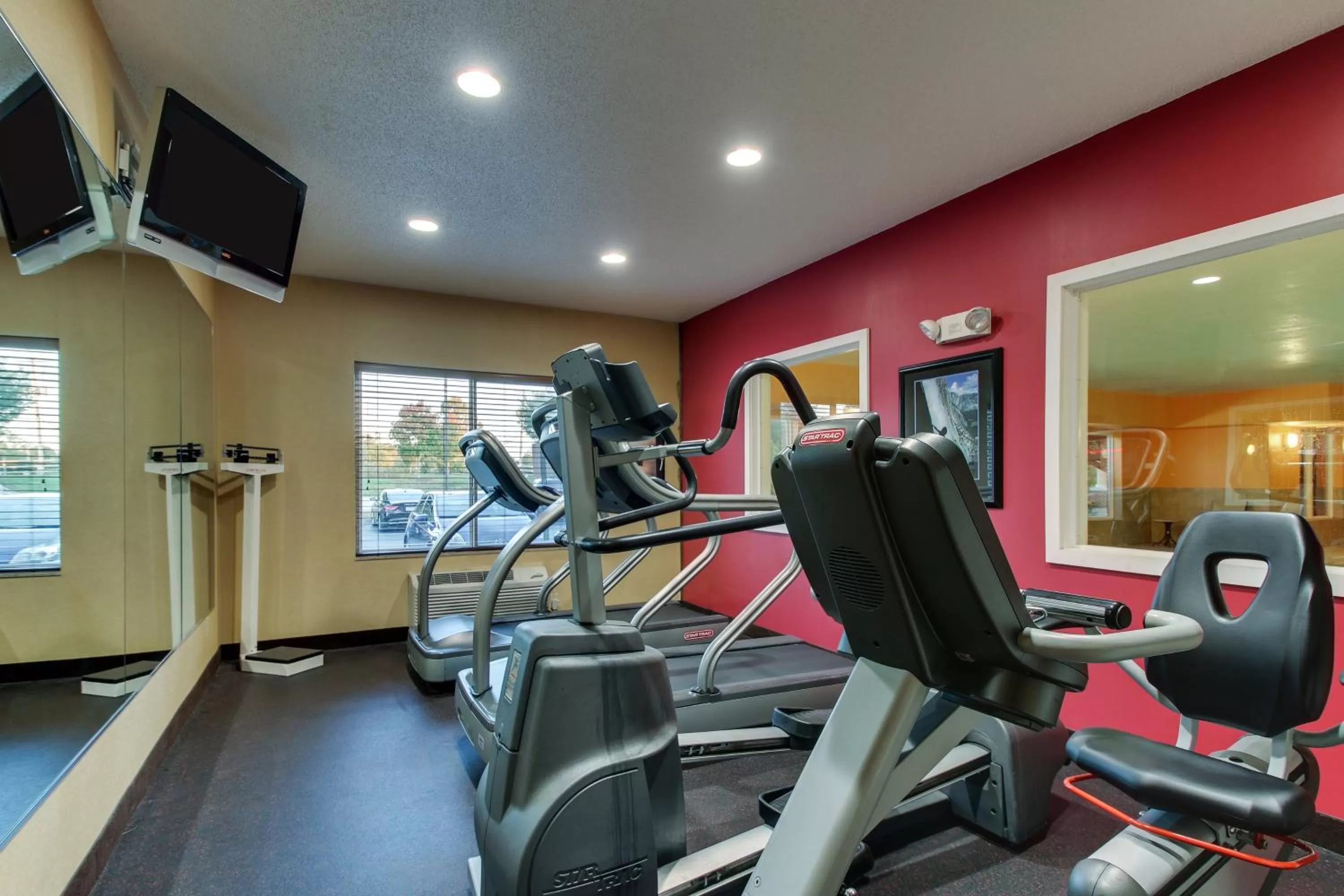 Fitness centre/facilities in Holiday Inn Express Hotel & Suites Lancaster-Lititz by IHG