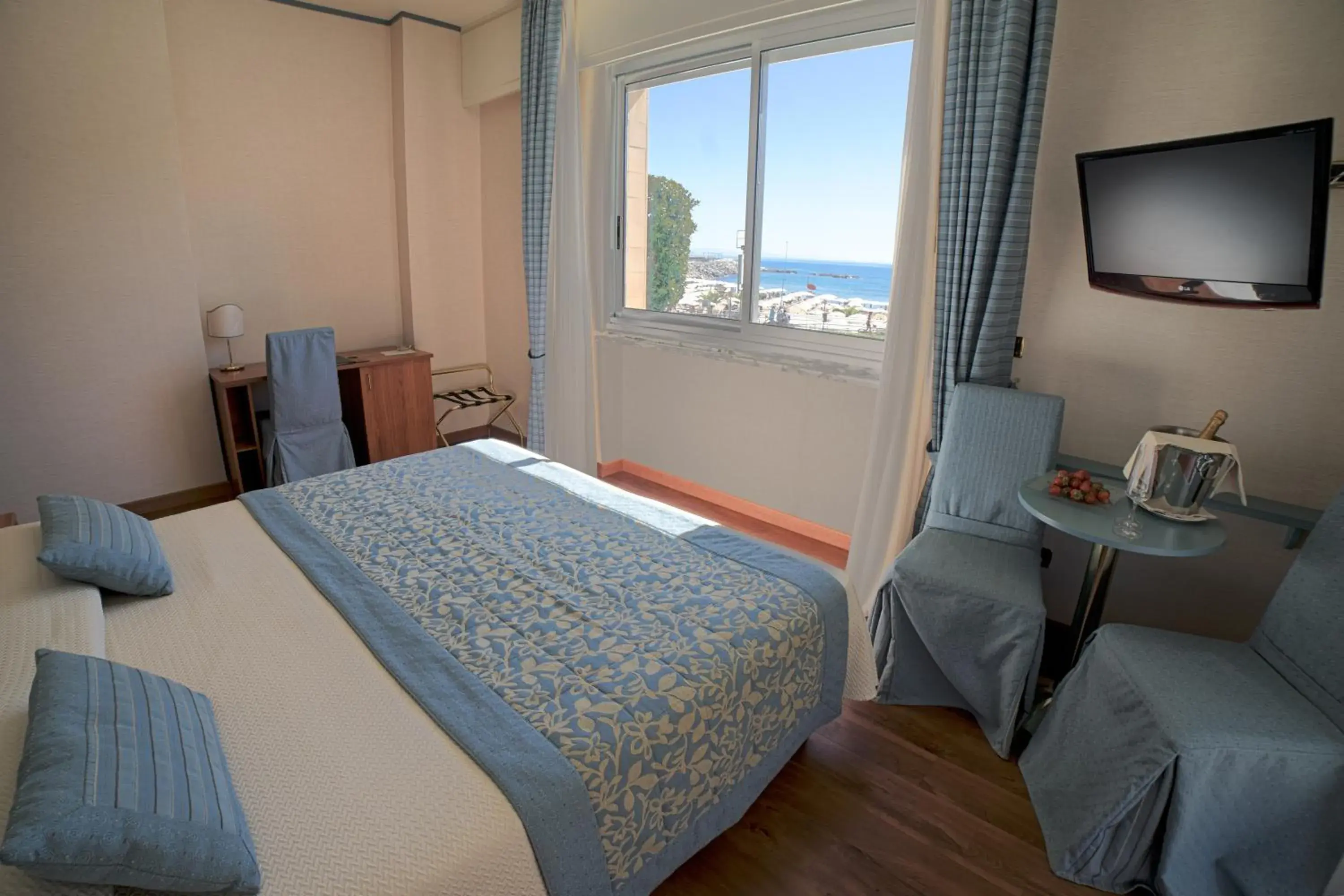 Superior Double or Twin Room with Sea View in Hotel Garden Lido Superior Double or Twin Room with Sea View in Hotel Garden Lido